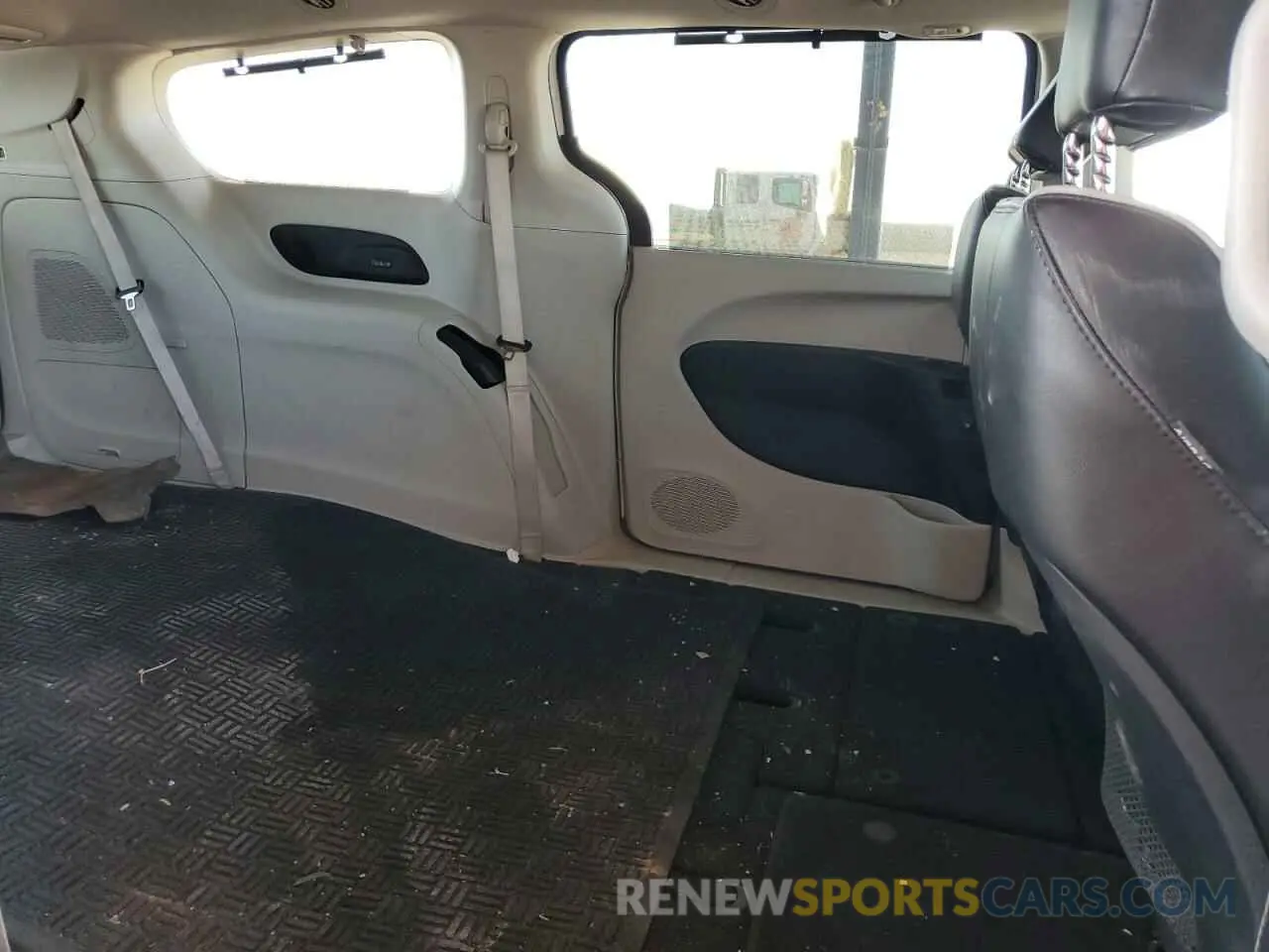 11 Photograph of a damaged car 2C4RC1GG5NR182427 CHRYSLER PACIFICA 2022