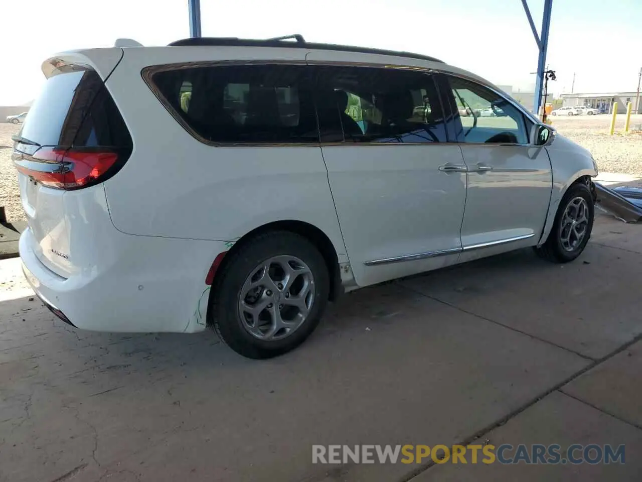 3 Photograph of a damaged car 2C4RC1GG5NR182427 CHRYSLER PACIFICA 2022