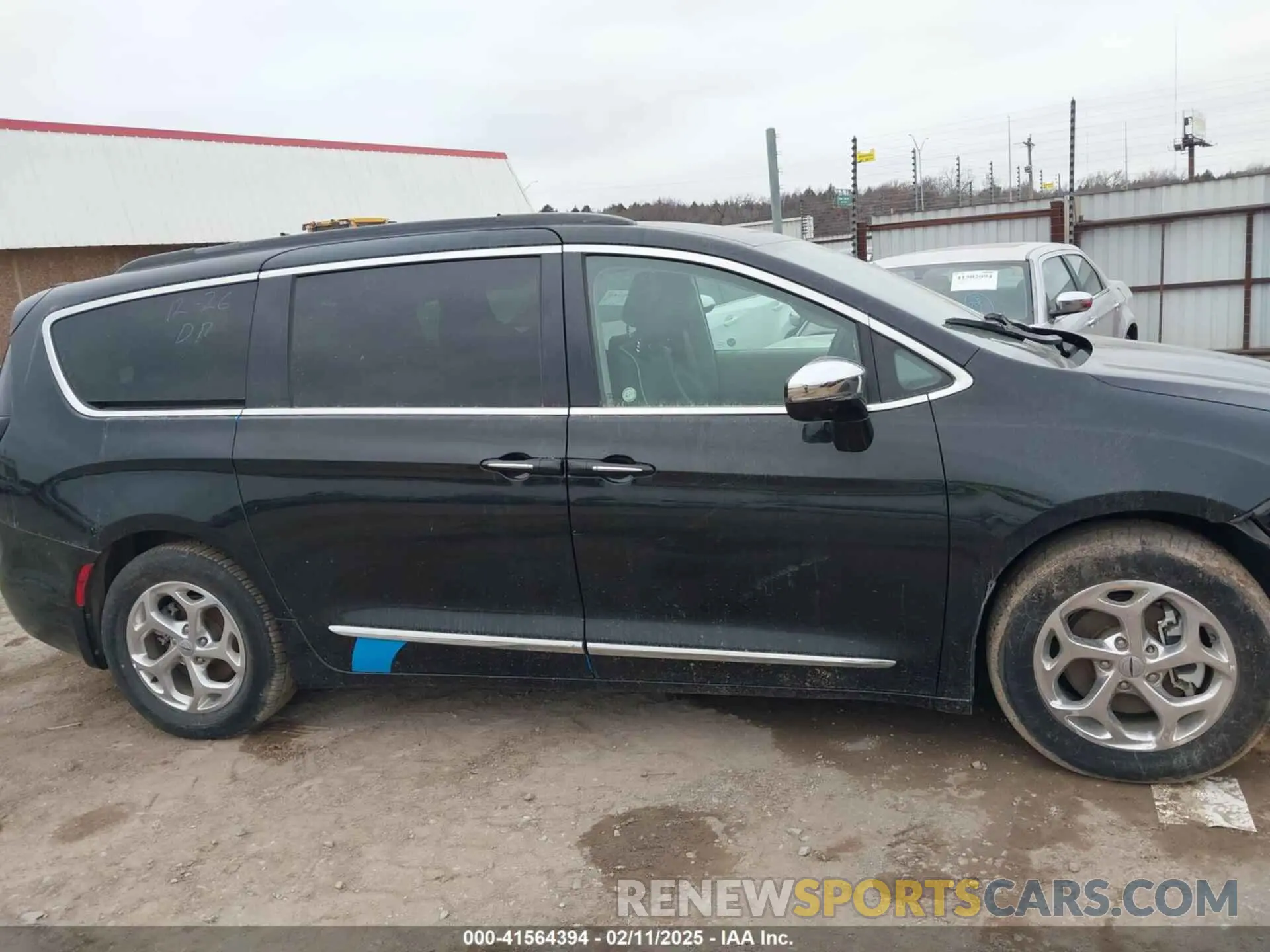 14 Photograph of a damaged car 2C4RC1GG6NR114864 CHRYSLER PACIFICA 2022