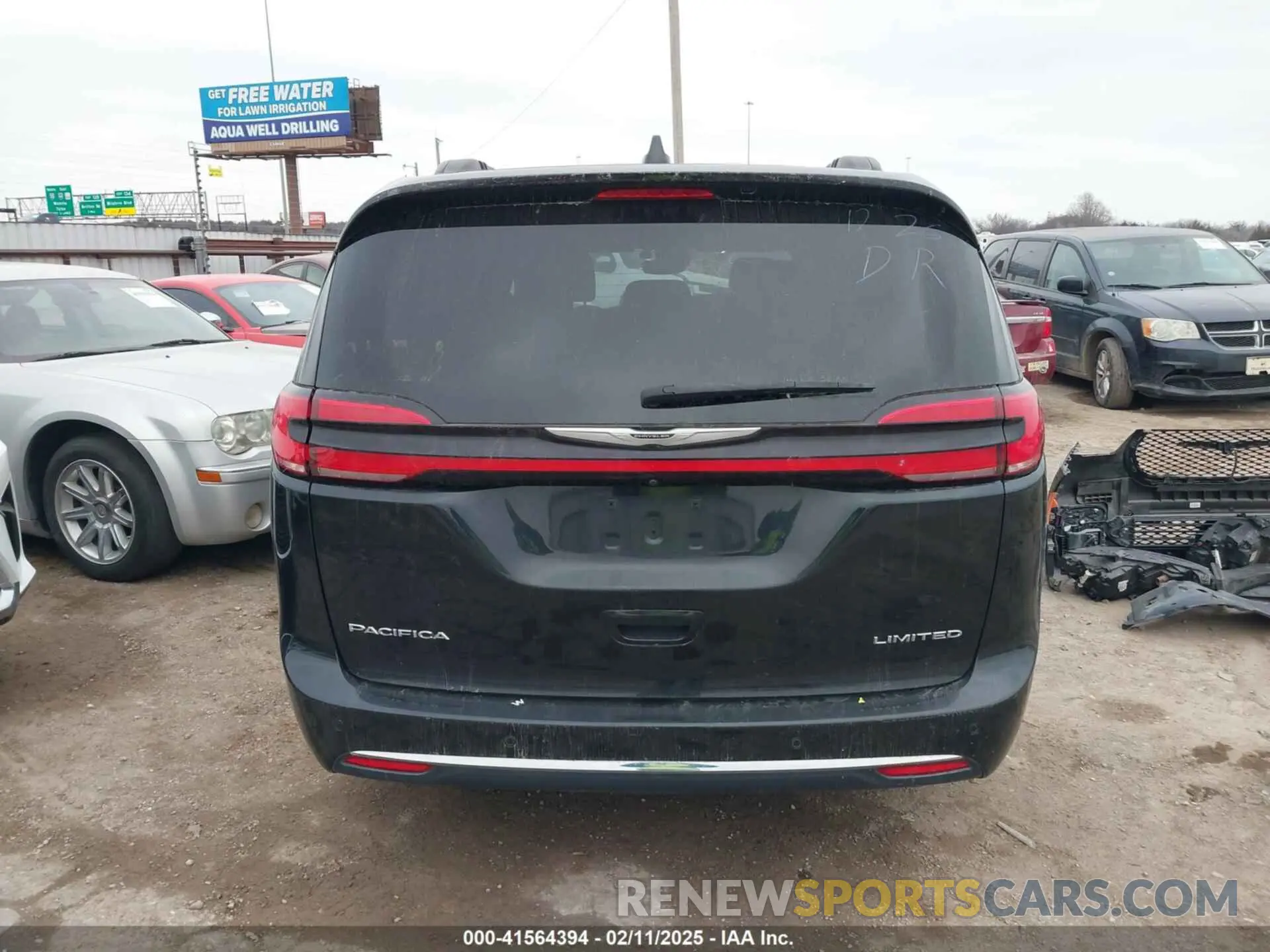 17 Photograph of a damaged car 2C4RC1GG6NR114864 CHRYSLER PACIFICA 2022