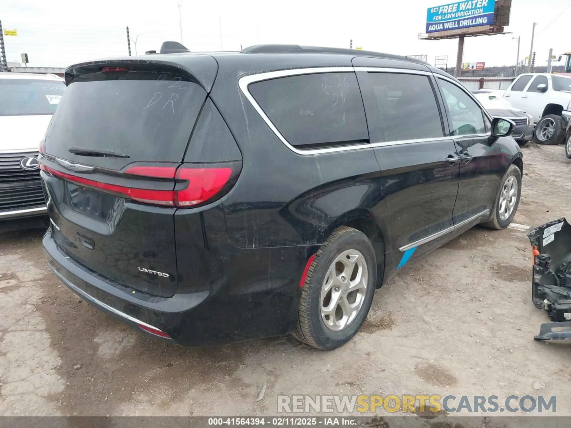 4 Photograph of a damaged car 2C4RC1GG6NR114864 CHRYSLER PACIFICA 2022