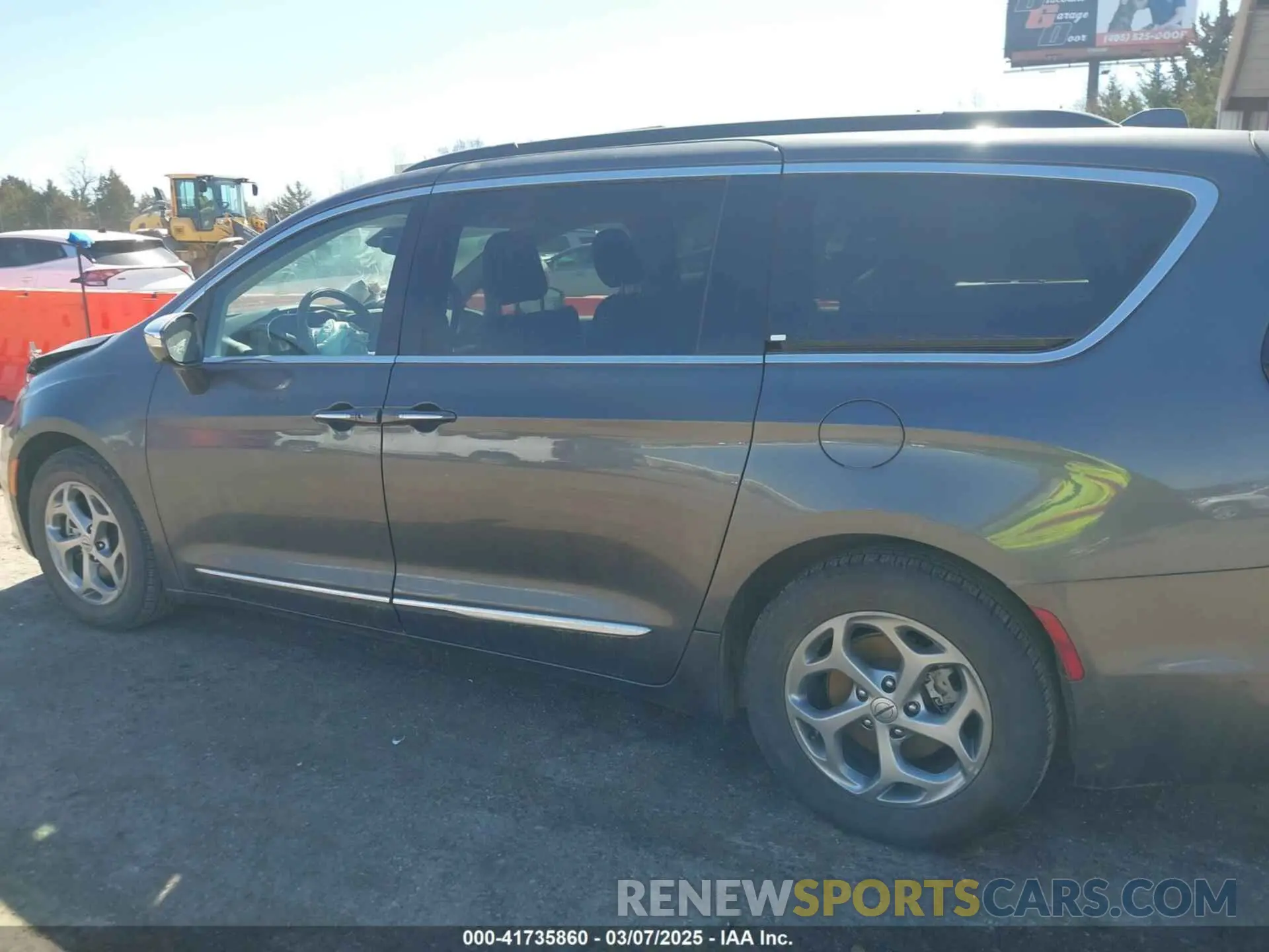 14 Photograph of a damaged car 2C4RC1GG6NR134127 CHRYSLER PACIFICA 2022