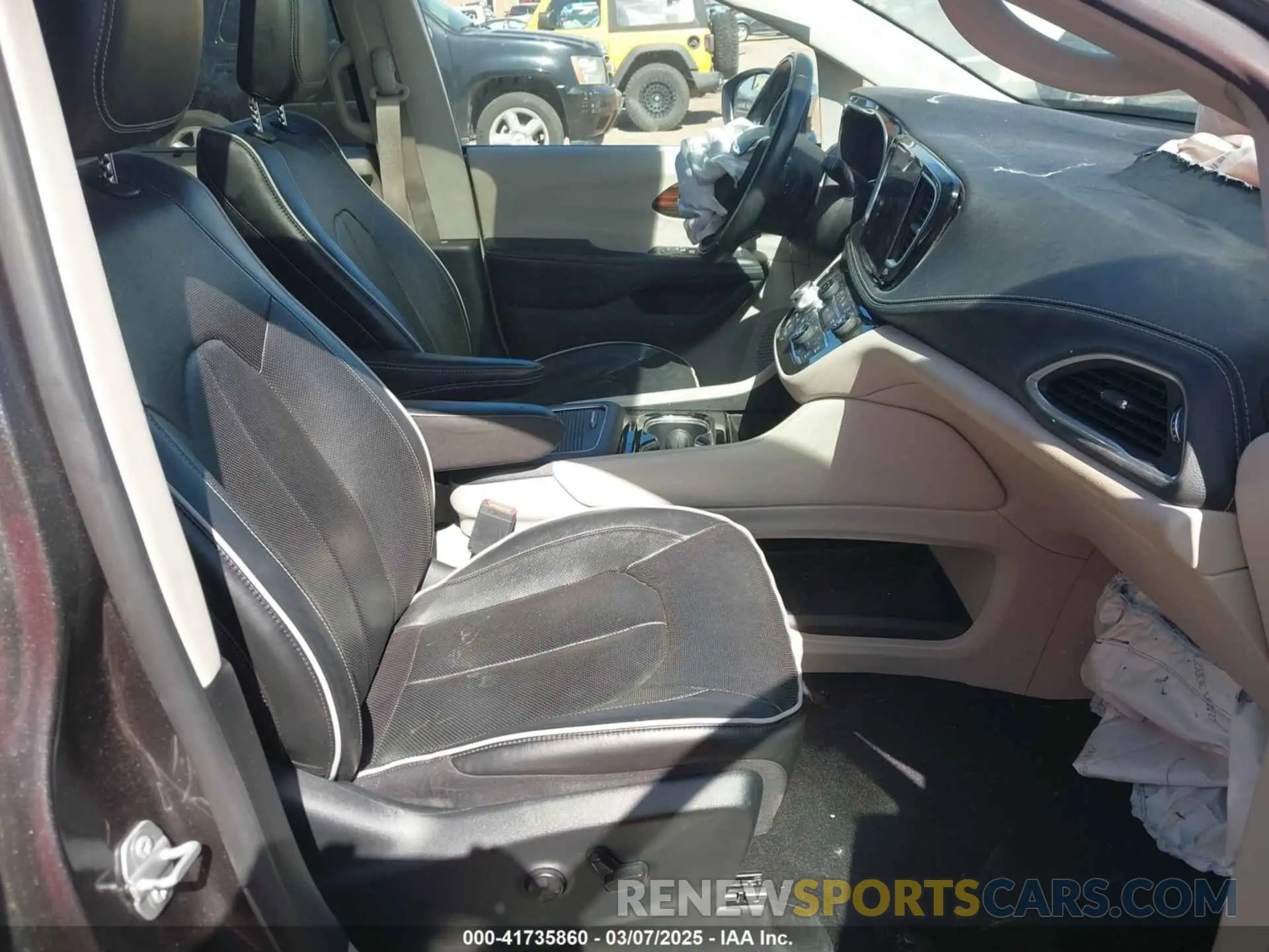 5 Photograph of a damaged car 2C4RC1GG6NR134127 CHRYSLER PACIFICA 2022