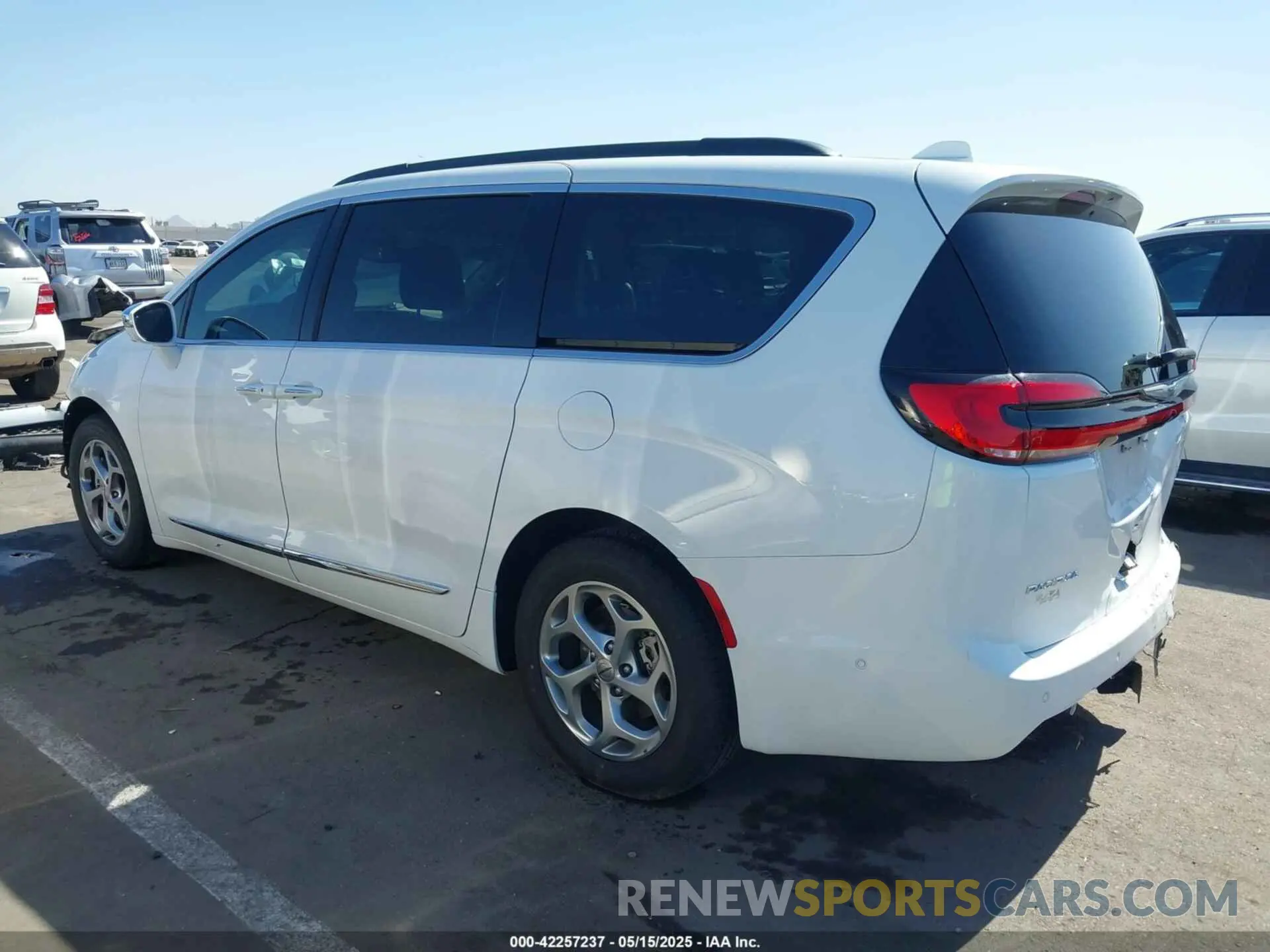 3 Photograph of a damaged car 2C4RC1GG9NR193284 CHRYSLER PACIFICA 2022