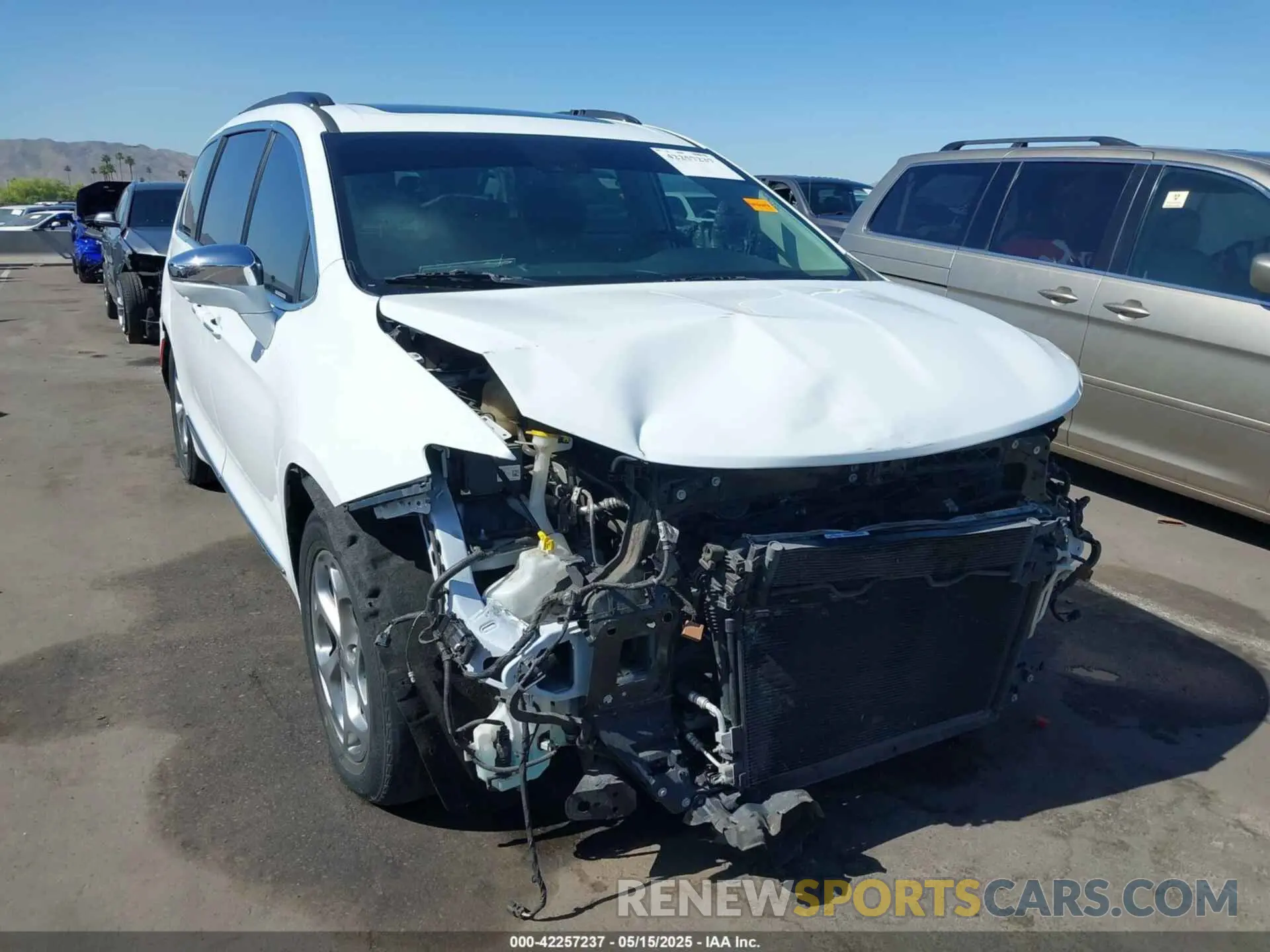 6 Photograph of a damaged car 2C4RC1GG9NR193284 CHRYSLER PACIFICA 2022