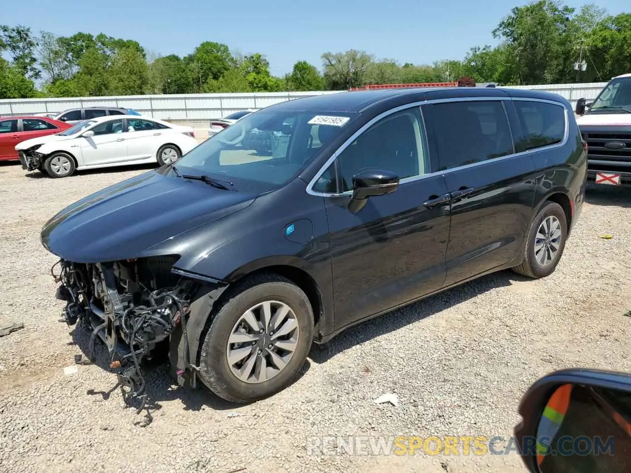 1 Photograph of a damaged car 2C4RC1L73NR121616 CHRYSLER PACIFICA 2022