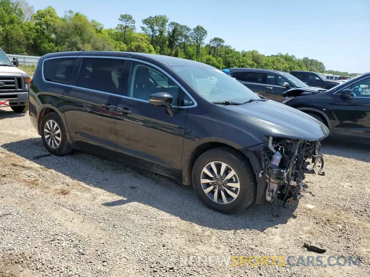4 Photograph of a damaged car 2C4RC1L73NR121616 CHRYSLER PACIFICA 2022