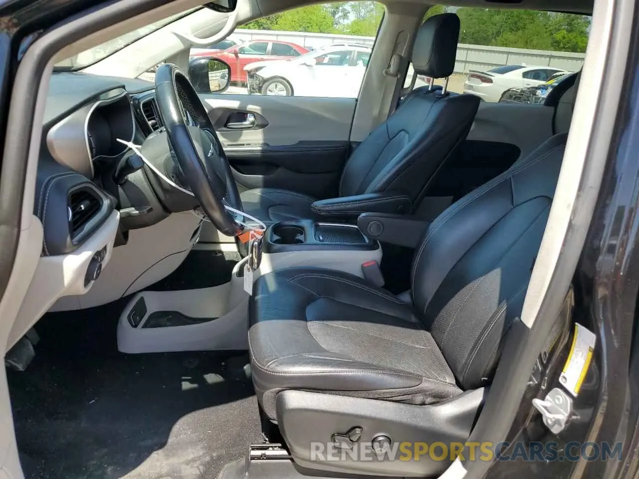 7 Photograph of a damaged car 2C4RC1L73NR121616 CHRYSLER PACIFICA 2022
