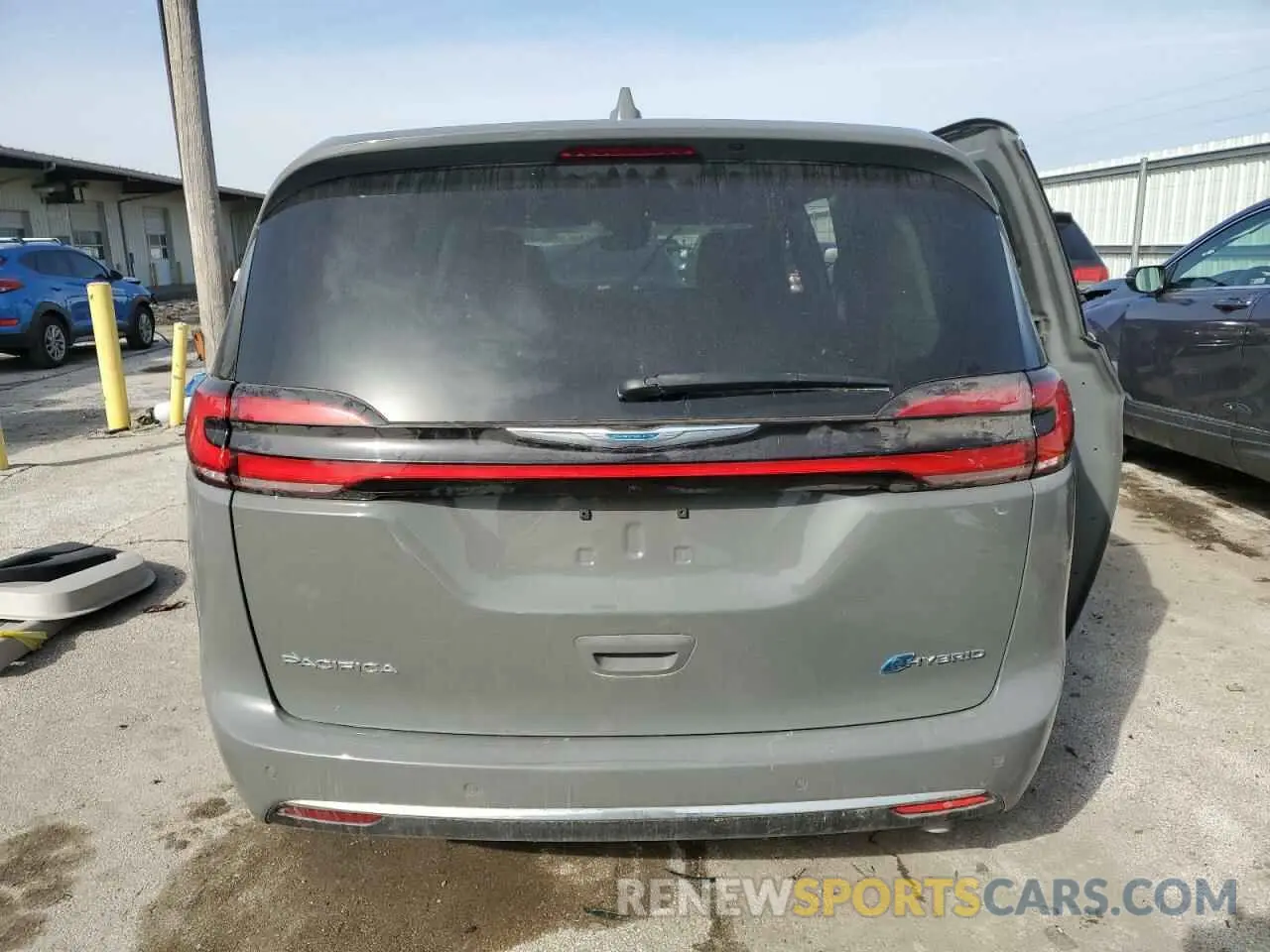 6 Photograph of a damaged car 2C4RC1L74NR121074 CHRYSLER PACIFICA 2022