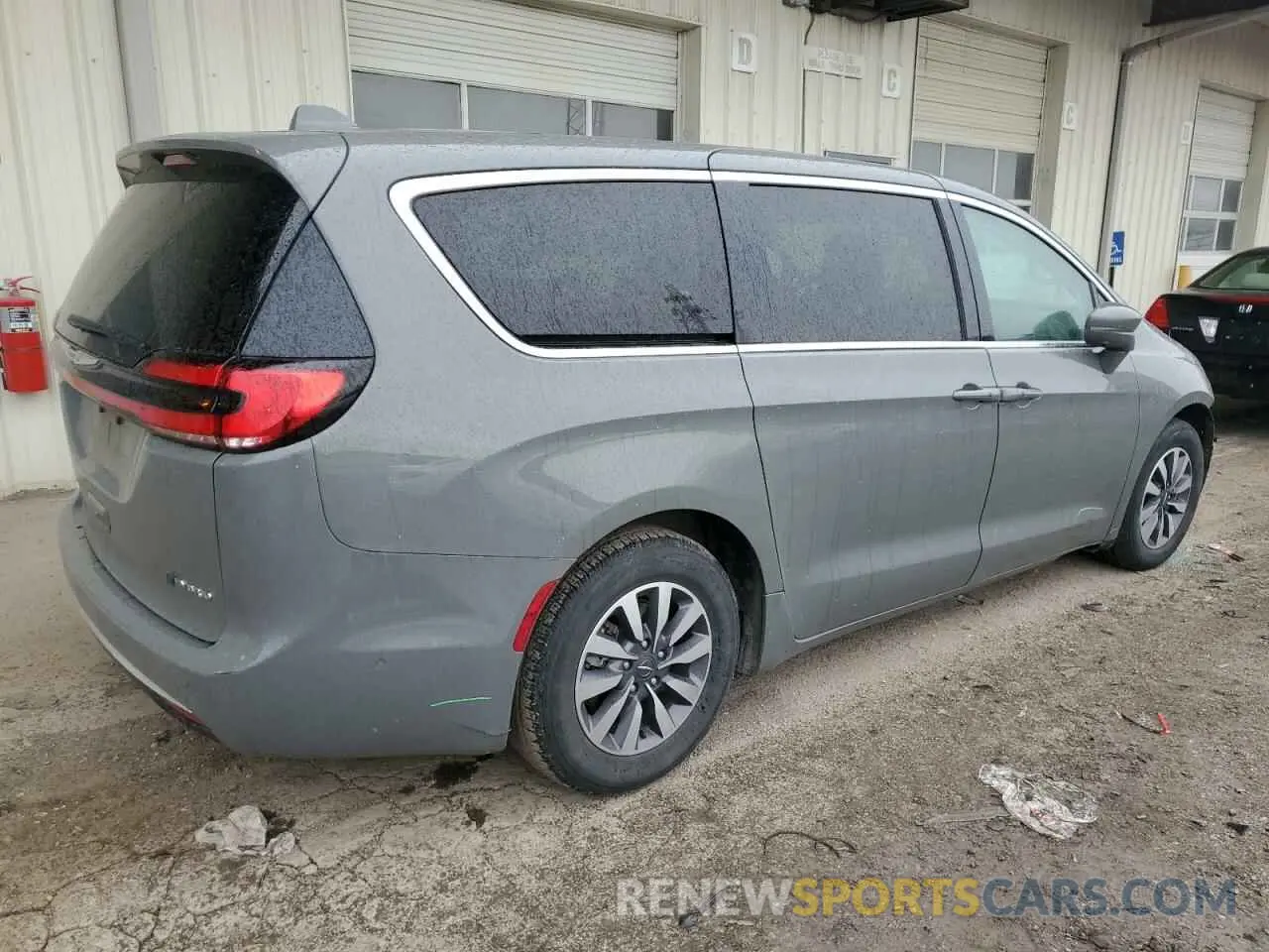 3 Photograph of a damaged car 2C4RC1L76NR121111 CHRYSLER PACIFICA 2022