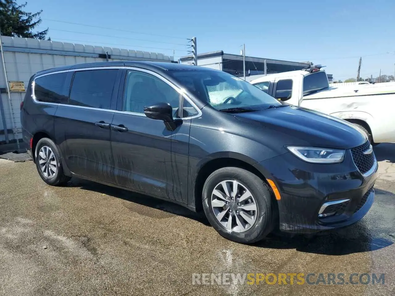 4 Photograph of a damaged car 2C4RC1L7XNR148070 CHRYSLER PACIFICA 2022