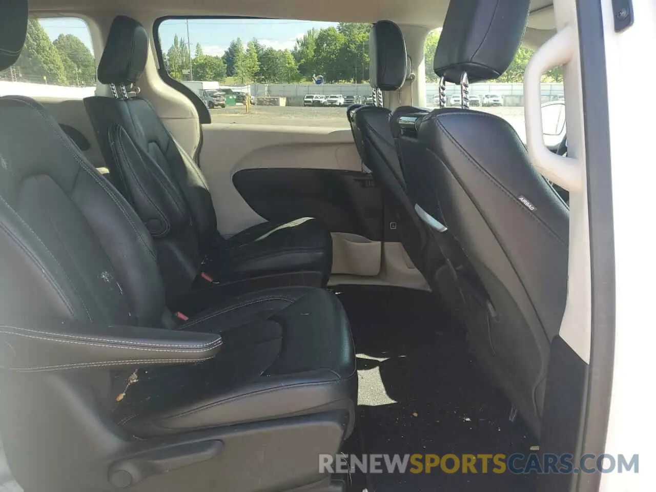 11 Photograph of a damaged car 2C4RC1L7XNR156203 CHRYSLER PACIFICA 2022