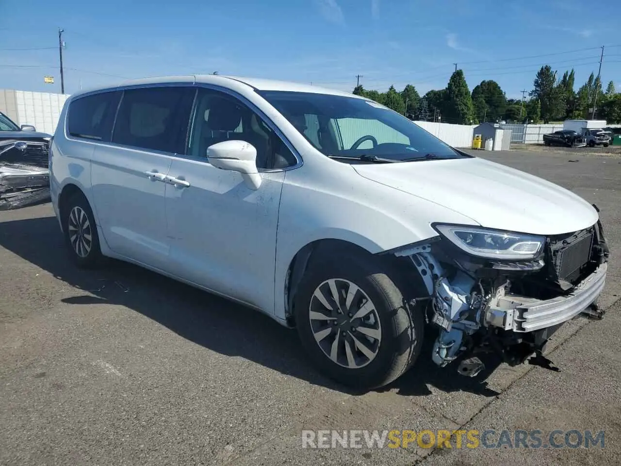 4 Photograph of a damaged car 2C4RC1L7XNR156203 CHRYSLER PACIFICA 2022