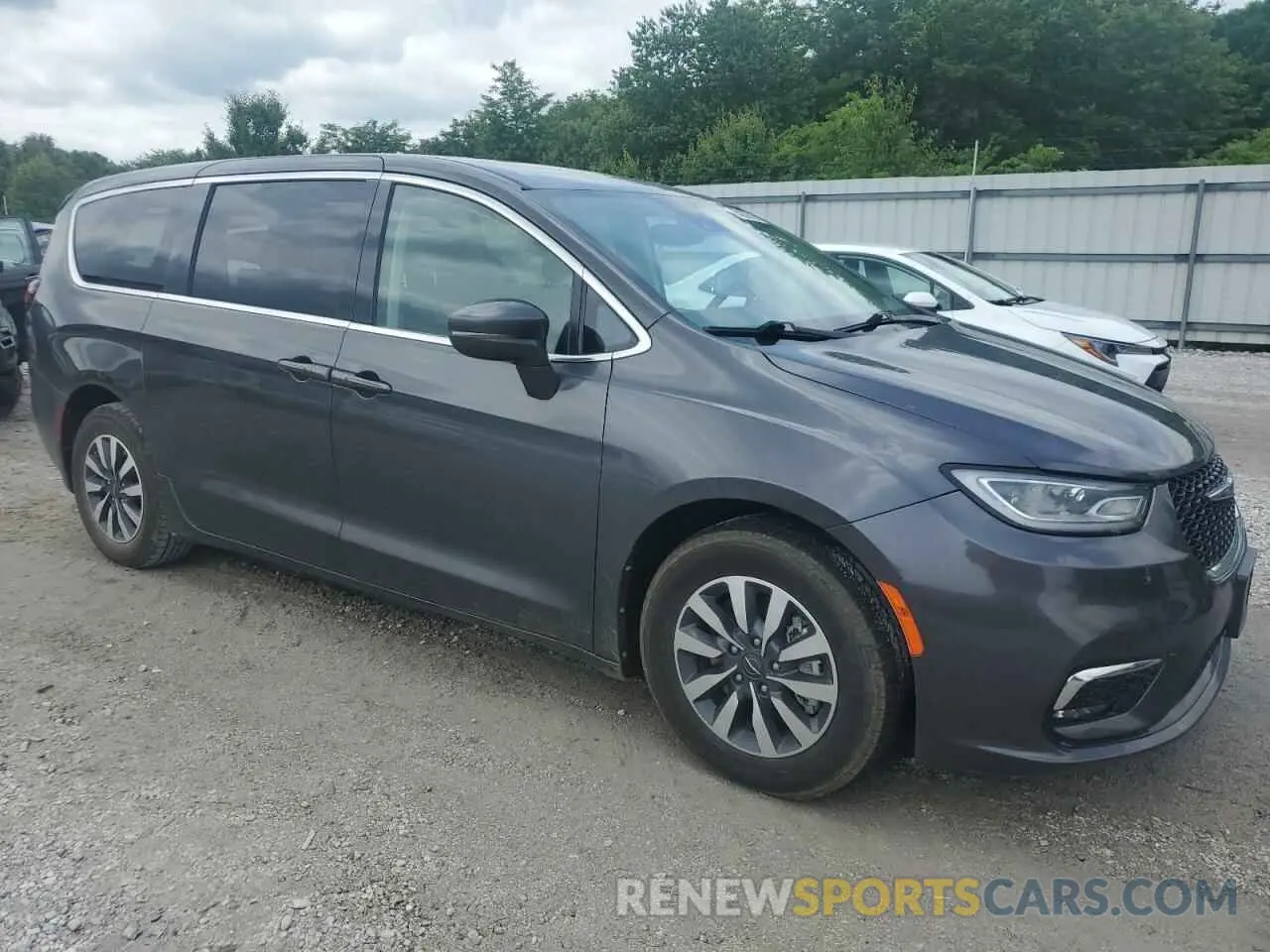 4 Photograph of a damaged car 2C4RC1L7XNR161269 CHRYSLER PACIFICA 2022