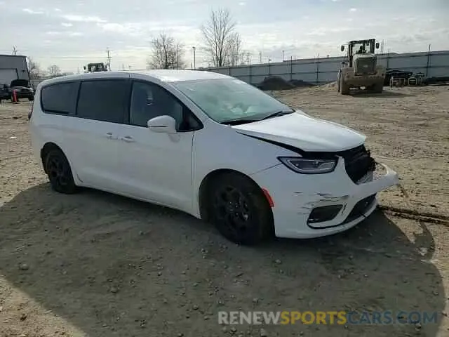 11 Photograph of a damaged car 2C4RC1L7XNR220806 CHRYSLER PACIFICA 2022