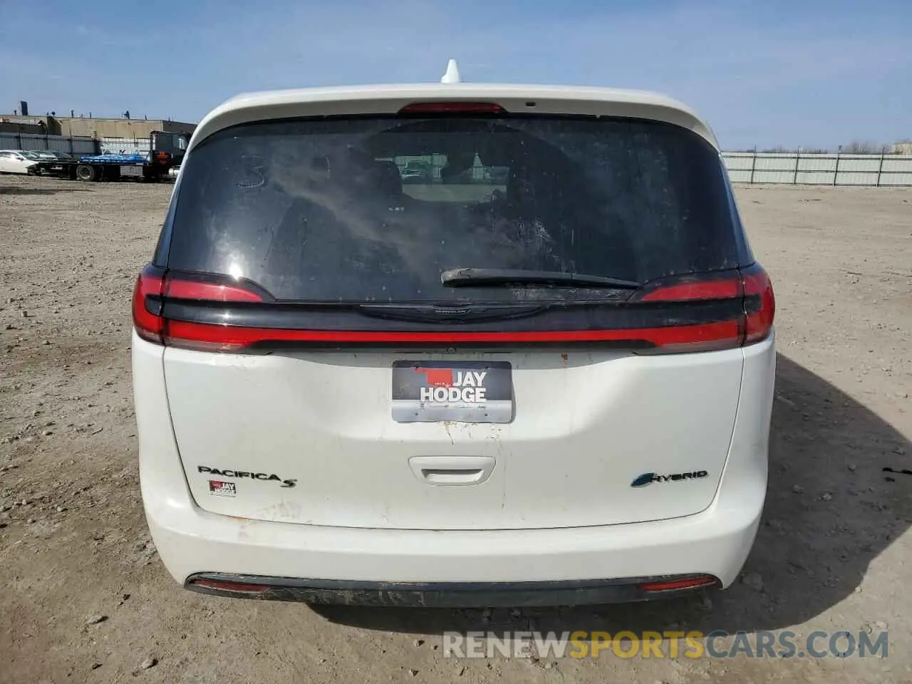 6 Photograph of a damaged car 2C4RC1L7XNR220806 CHRYSLER PACIFICA 2022