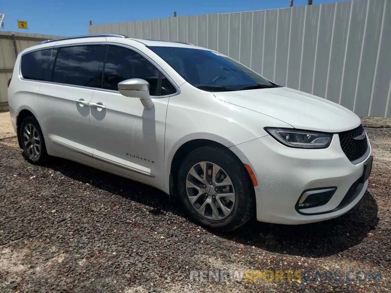 4 Photograph of a damaged car 2C4RC1N72NR224815 CHRYSLER PACIFICA 2022