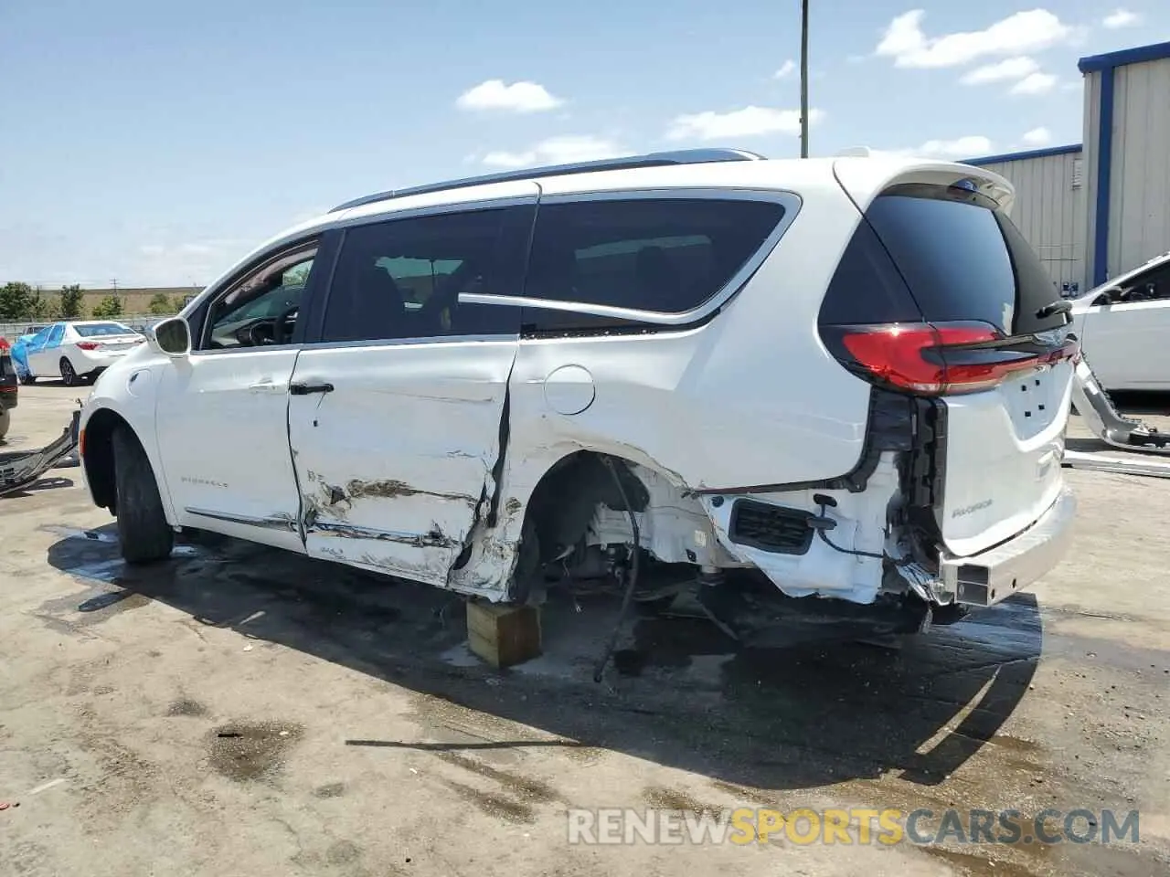 2 Photograph of a damaged car 2C4RC1N7XNR211424 CHRYSLER PACIFICA 2022