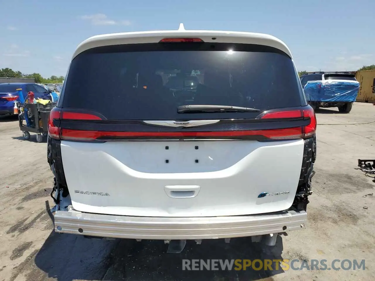6 Photograph of a damaged car 2C4RC1N7XNR211424 CHRYSLER PACIFICA 2022