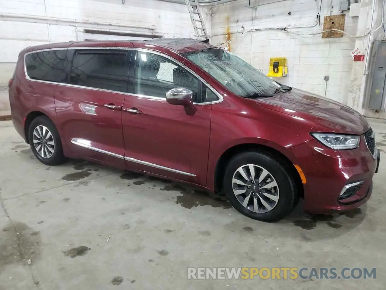 4 Photograph of a damaged car 2C4RC1S70NR183573 CHRYSLER PACIFICA 2022