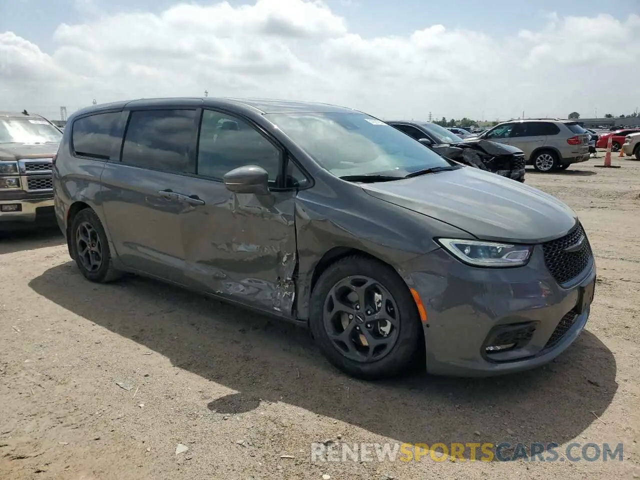 4 Photograph of a damaged car 2C4RC1S71NR148749 CHRYSLER PACIFICA 2022