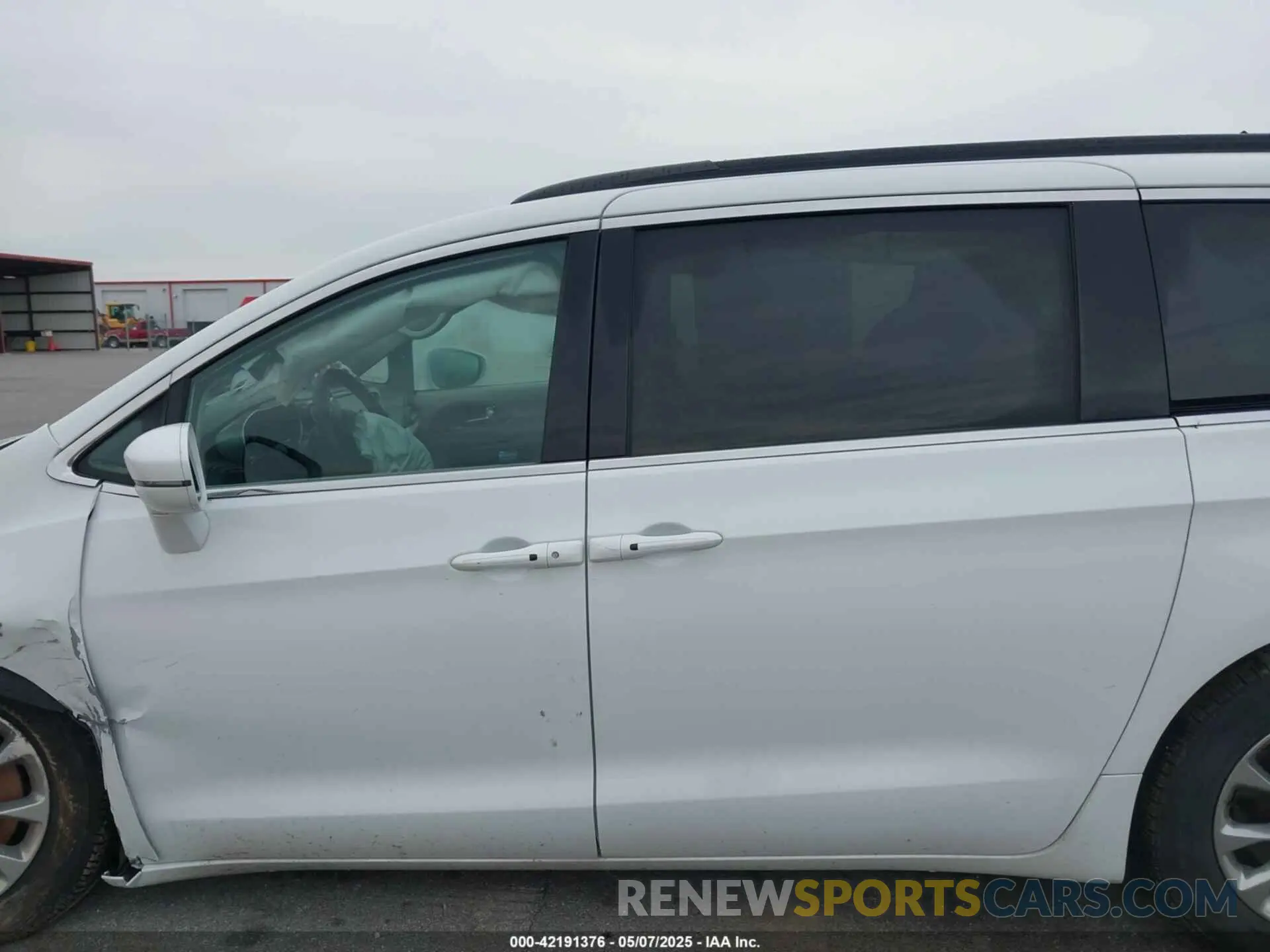 13 Photograph of a damaged car 2C4RC3BG1NR156622 CHRYSLER PACIFICA 2022
