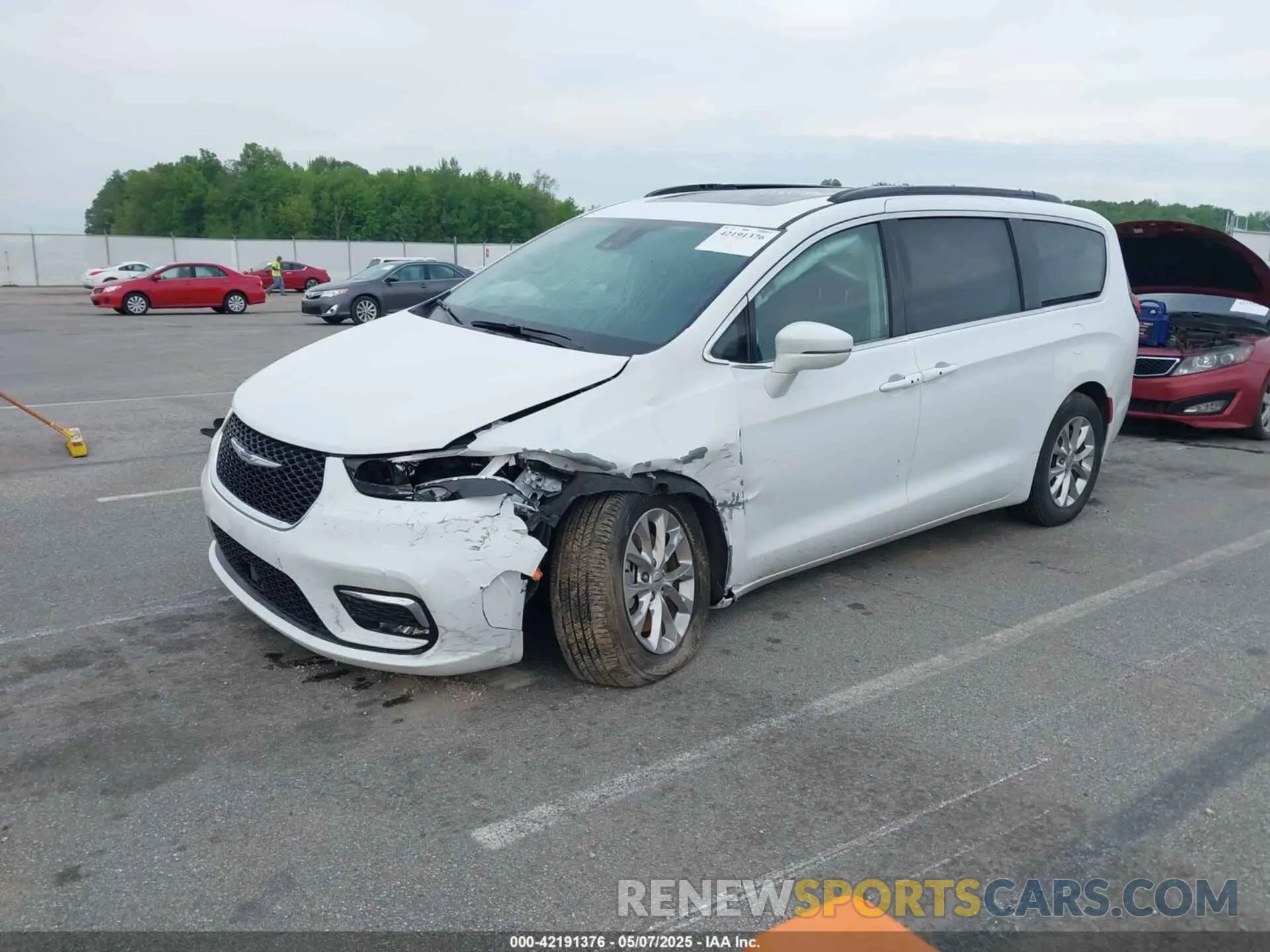 2 Photograph of a damaged car 2C4RC3BG1NR156622 CHRYSLER PACIFICA 2022