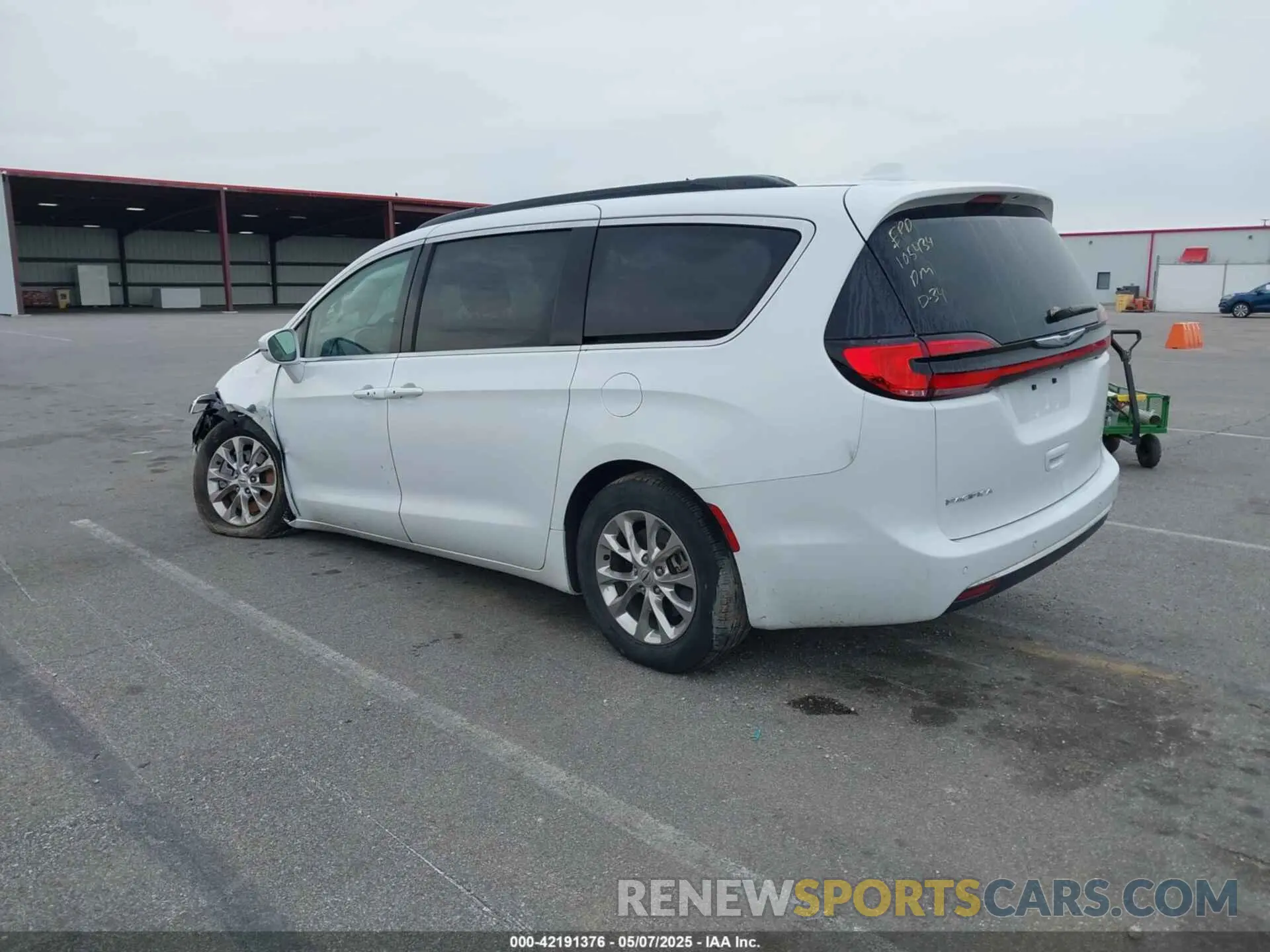 3 Photograph of a damaged car 2C4RC3BG1NR156622 CHRYSLER PACIFICA 2022