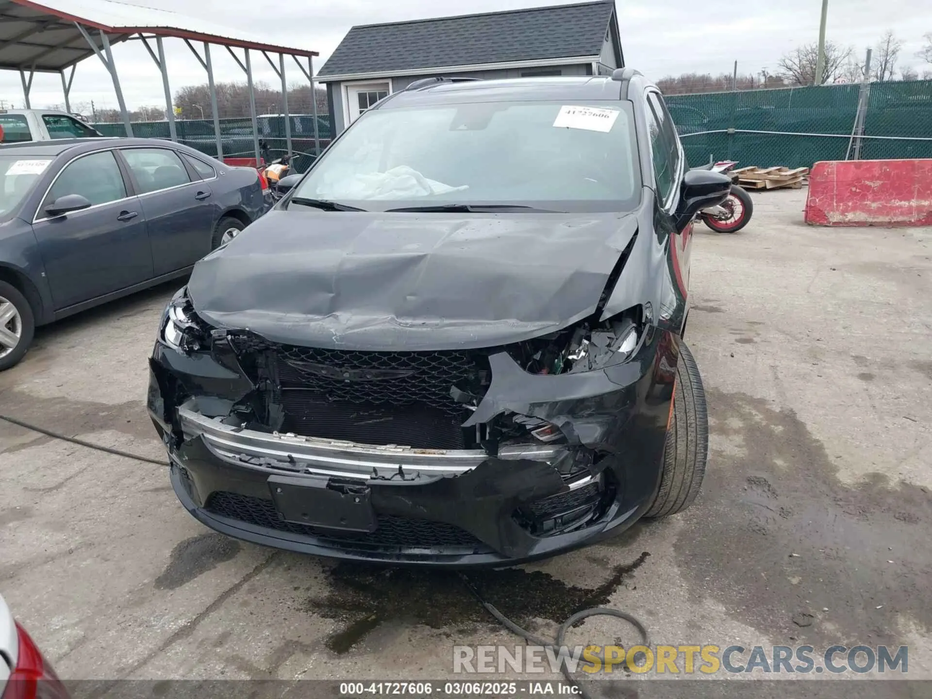 12 Photograph of a damaged car 2C4RC3BG6NR164599 CHRYSLER PACIFICA 2022
