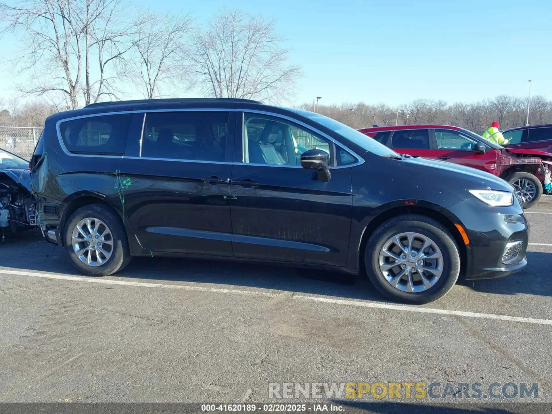 13 Photograph of a damaged car 2C4RC3BG7NR227967 CHRYSLER PACIFICA 2022