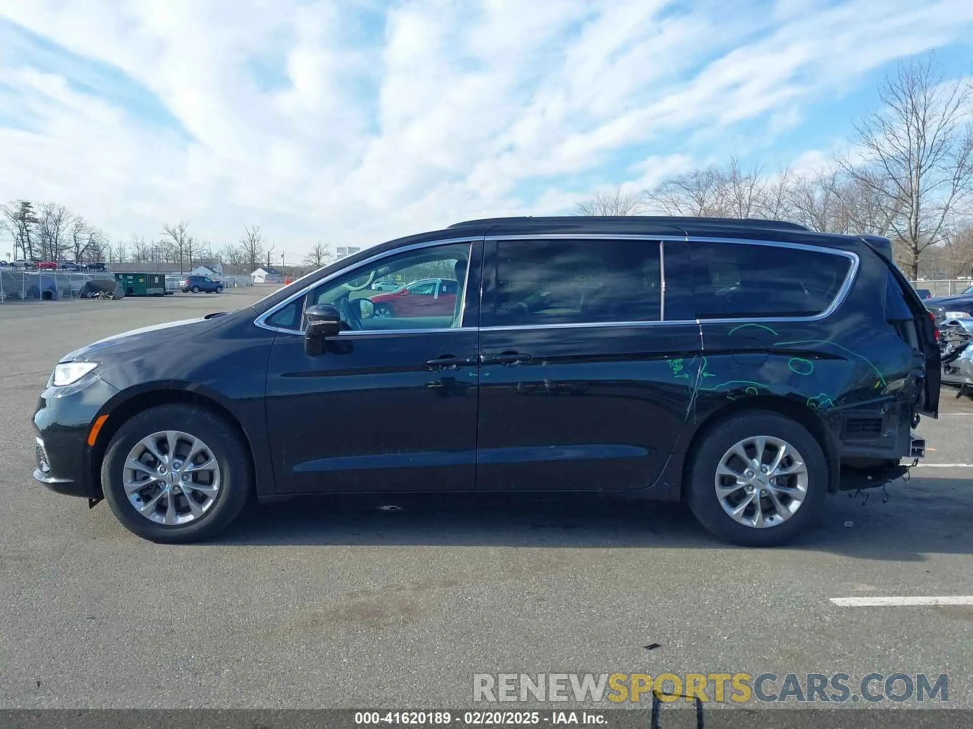 14 Photograph of a damaged car 2C4RC3BG7NR227967 CHRYSLER PACIFICA 2022