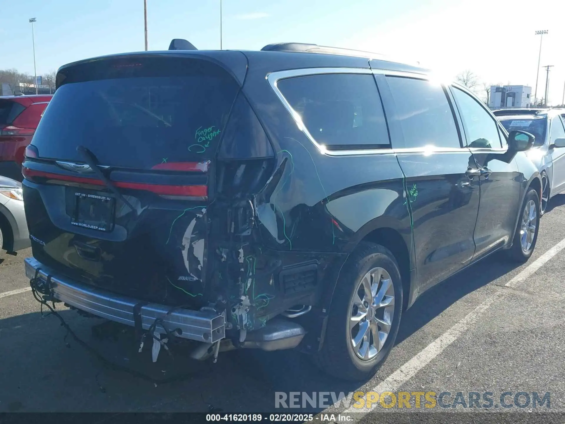 4 Photograph of a damaged car 2C4RC3BG7NR227967 CHRYSLER PACIFICA 2022