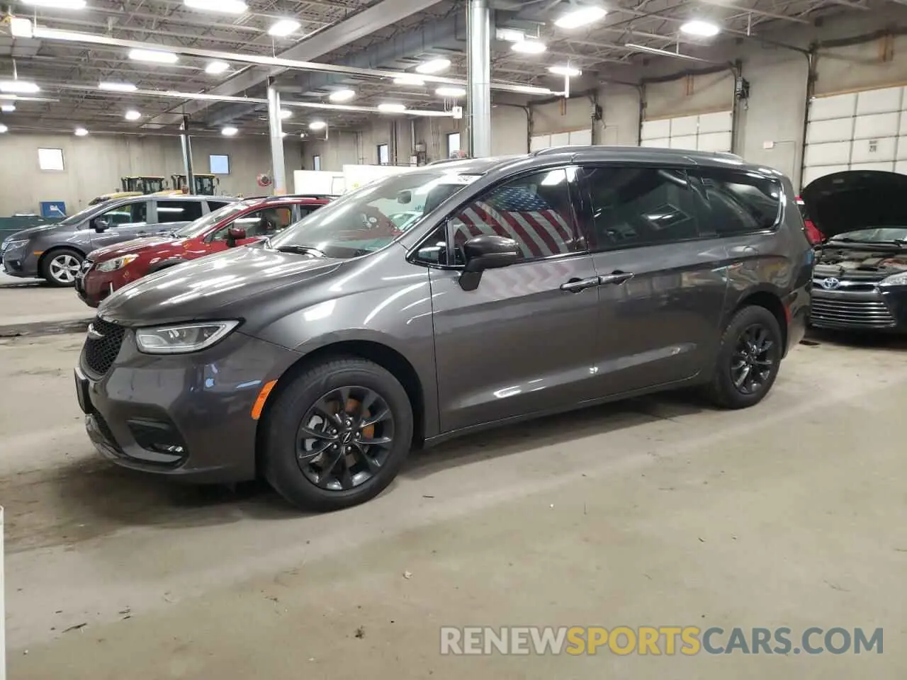 1 Photograph of a damaged car 2C4RC3BG8NR135203 CHRYSLER PACIFICA 2022
