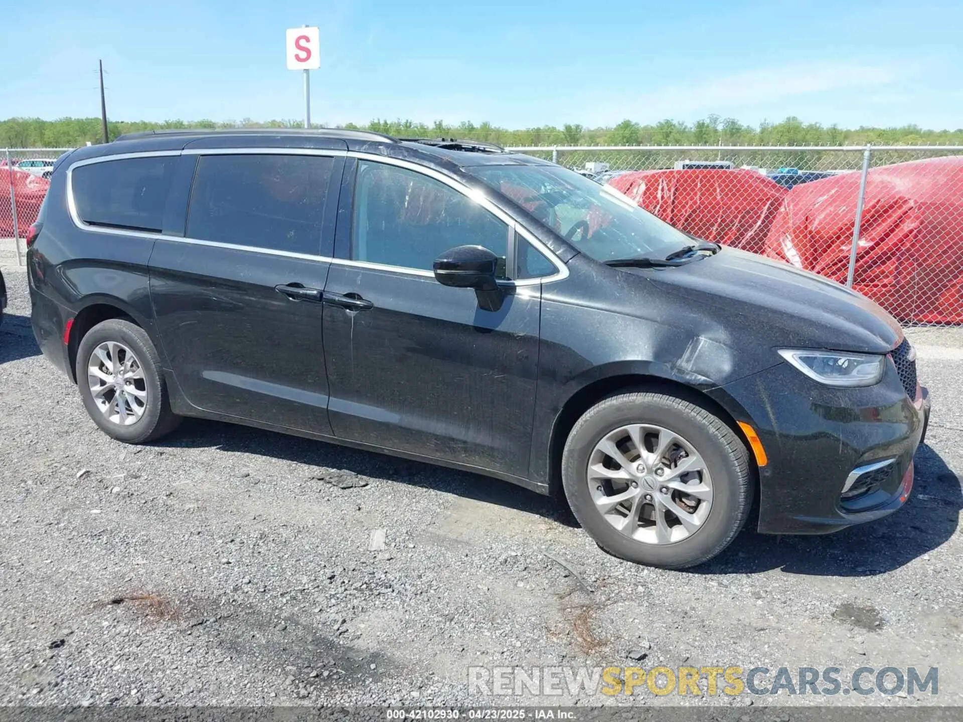 13 Photograph of a damaged car 2C4RC3BG8NR228030 CHRYSLER PACIFICA 2022