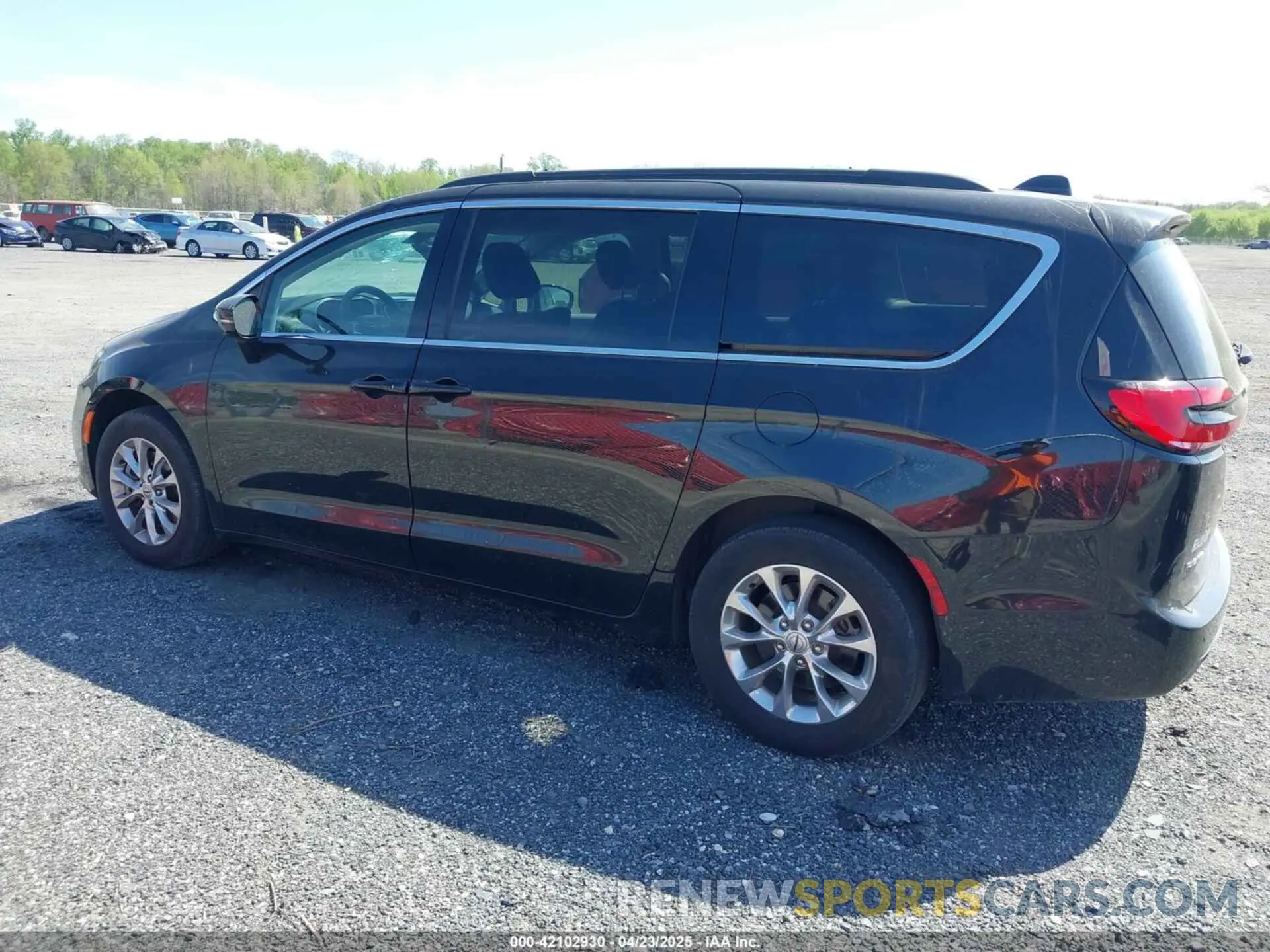 14 Photograph of a damaged car 2C4RC3BG8NR228030 CHRYSLER PACIFICA 2022