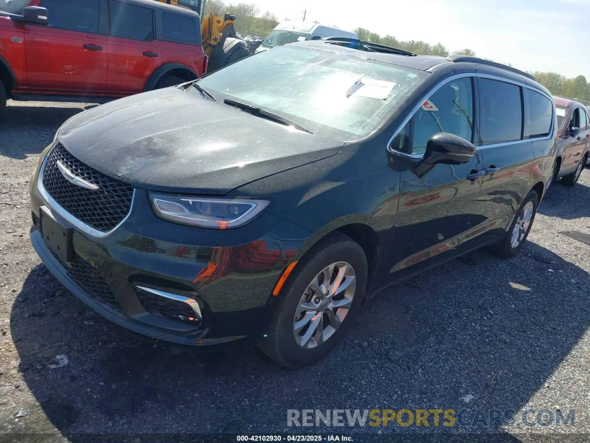 2 Photograph of a damaged car 2C4RC3BG8NR228030 CHRYSLER PACIFICA 2022