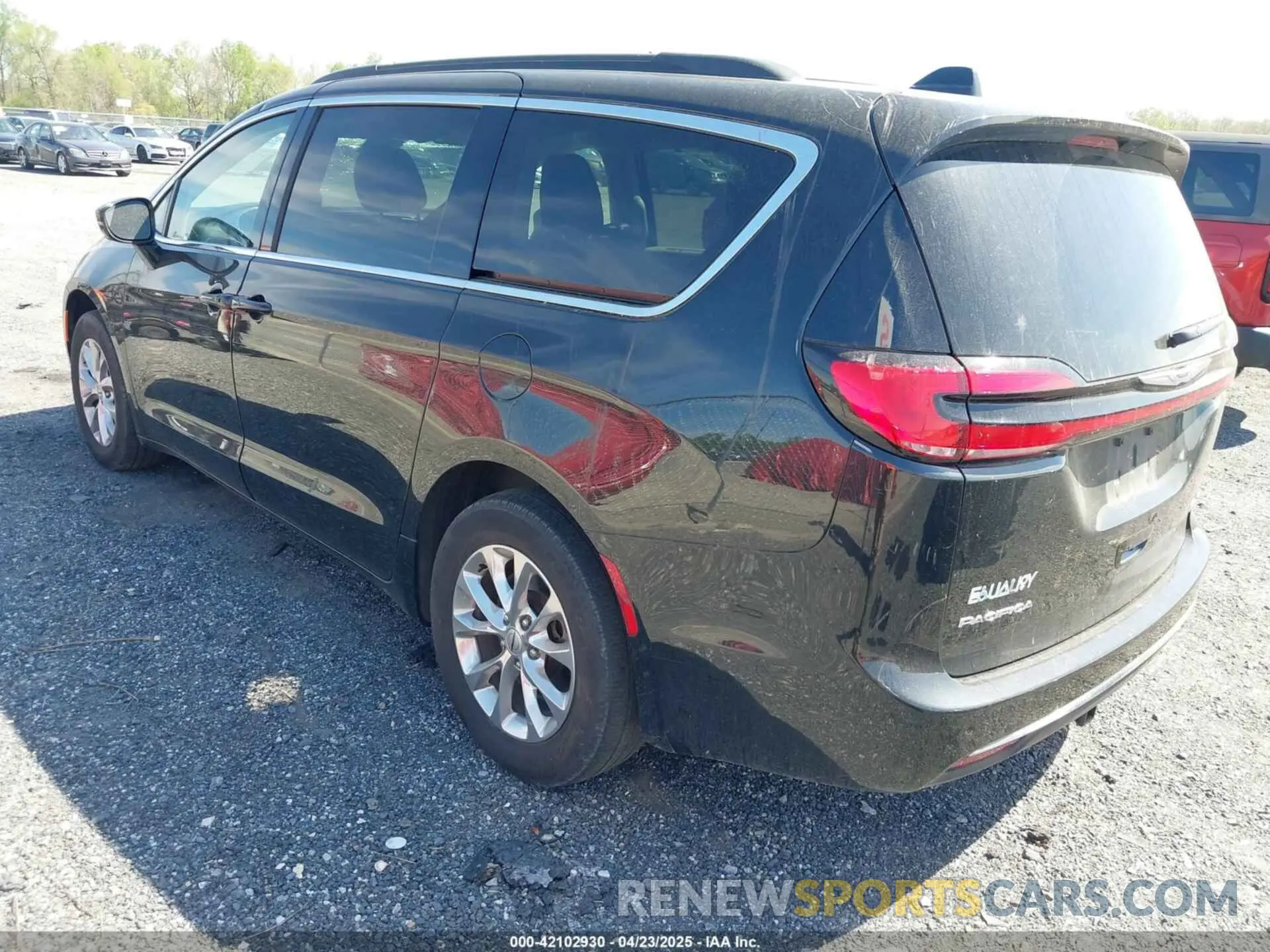 3 Photograph of a damaged car 2C4RC3BG8NR228030 CHRYSLER PACIFICA 2022