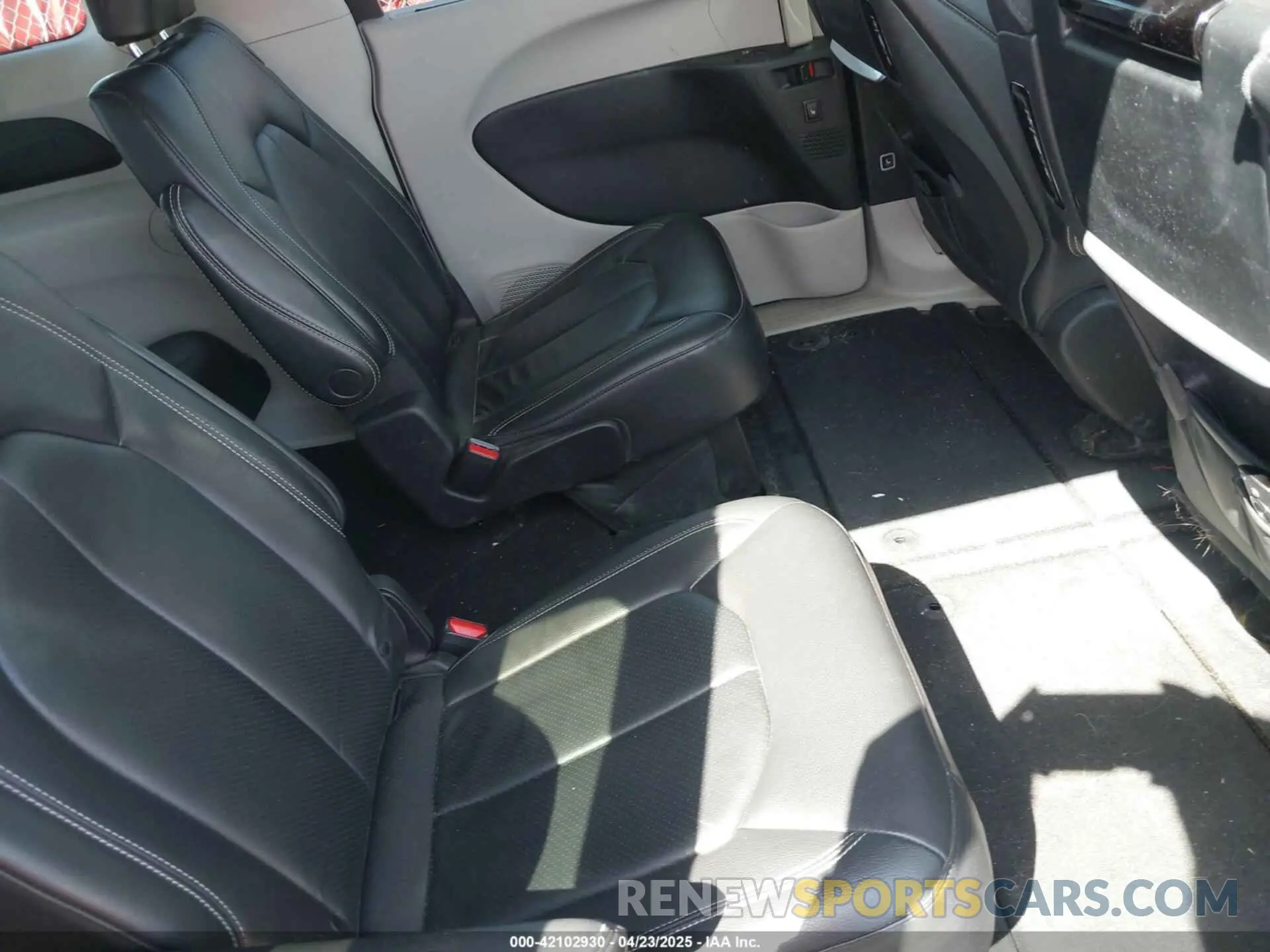 8 Photograph of a damaged car 2C4RC3BG8NR228030 CHRYSLER PACIFICA 2022