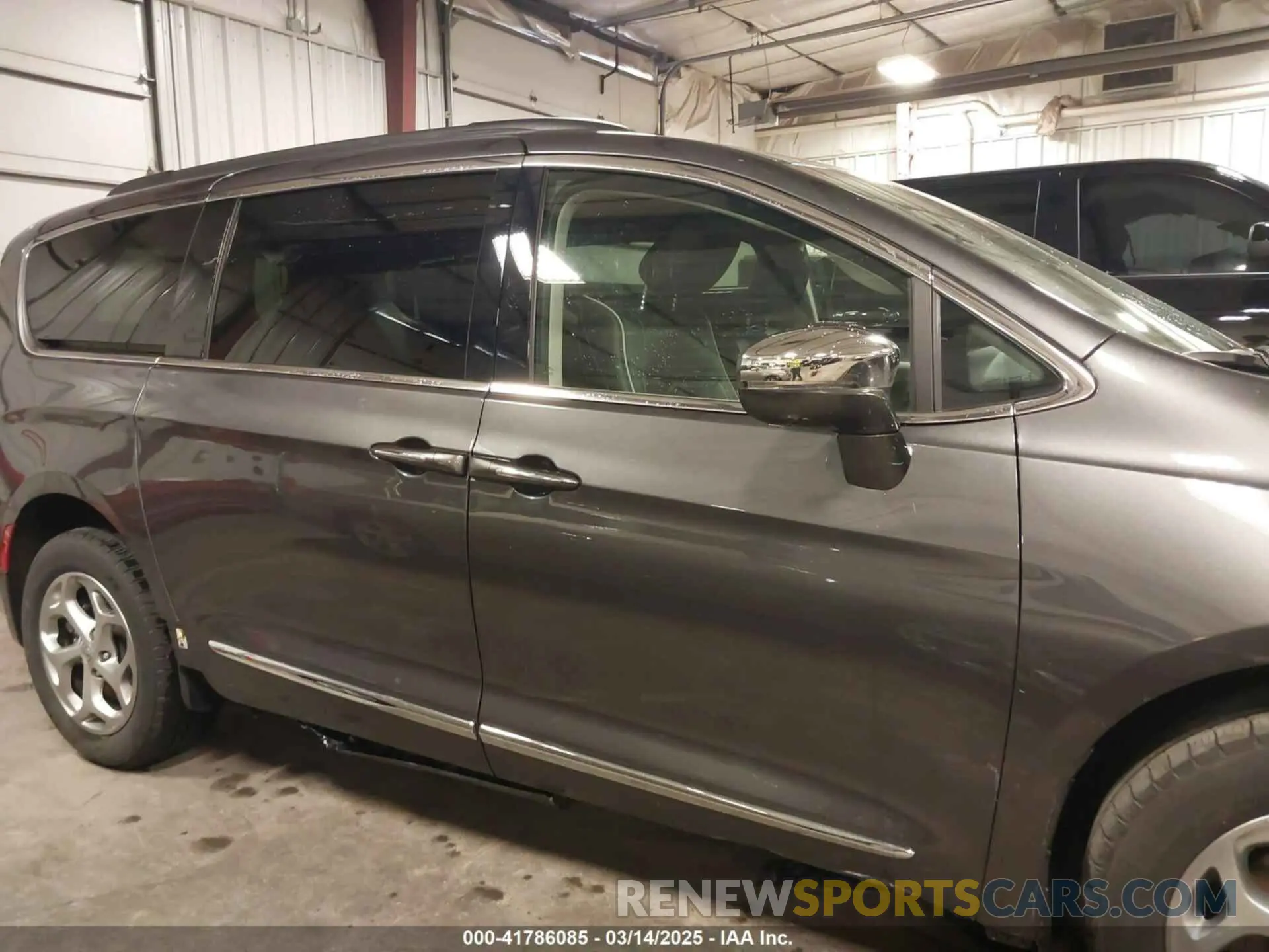14 Photograph of a damaged car 2C4RC3GG7NR222826 CHRYSLER PACIFICA 2022