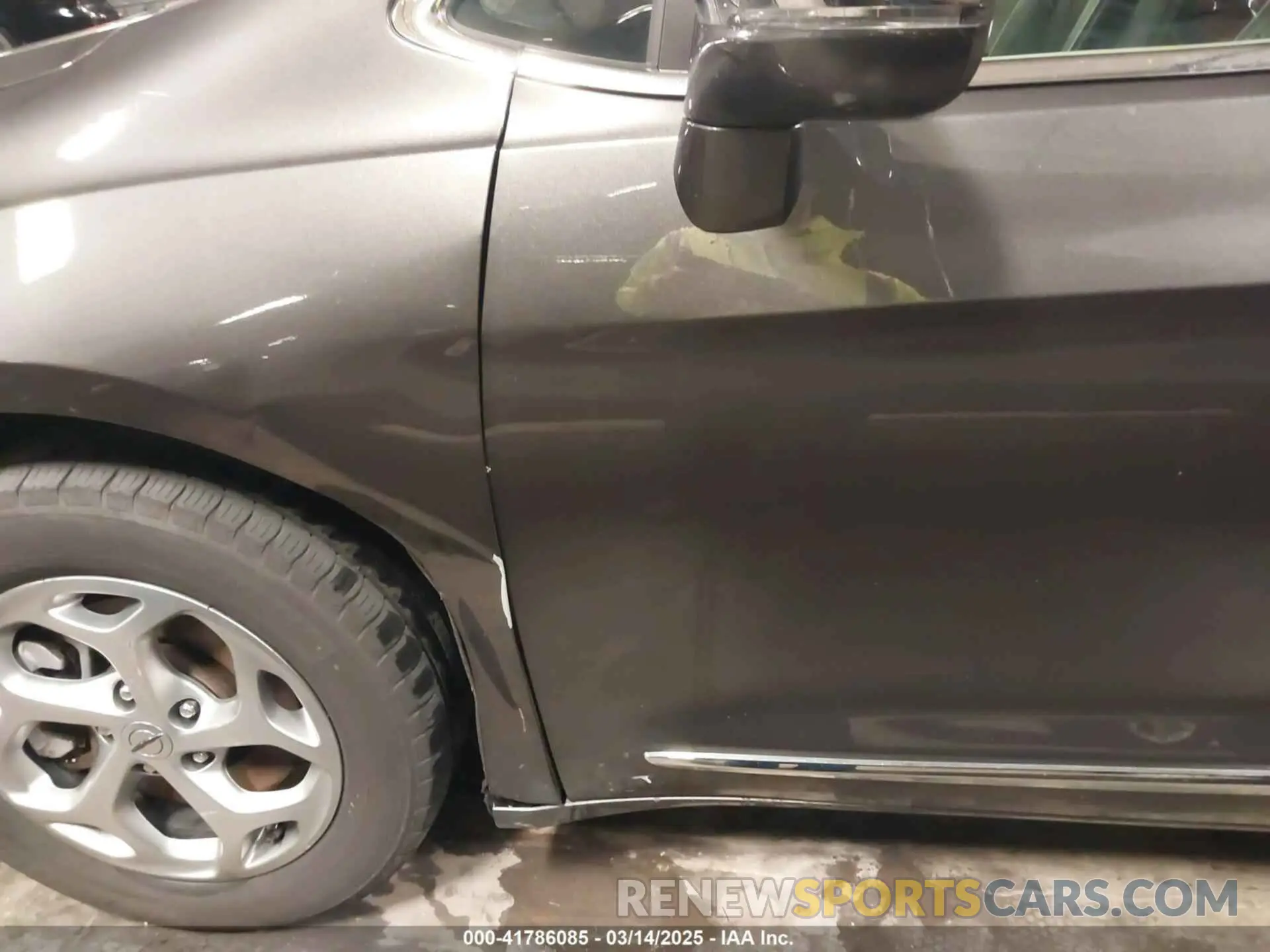 19 Photograph of a damaged car 2C4RC3GG7NR222826 CHRYSLER PACIFICA 2022