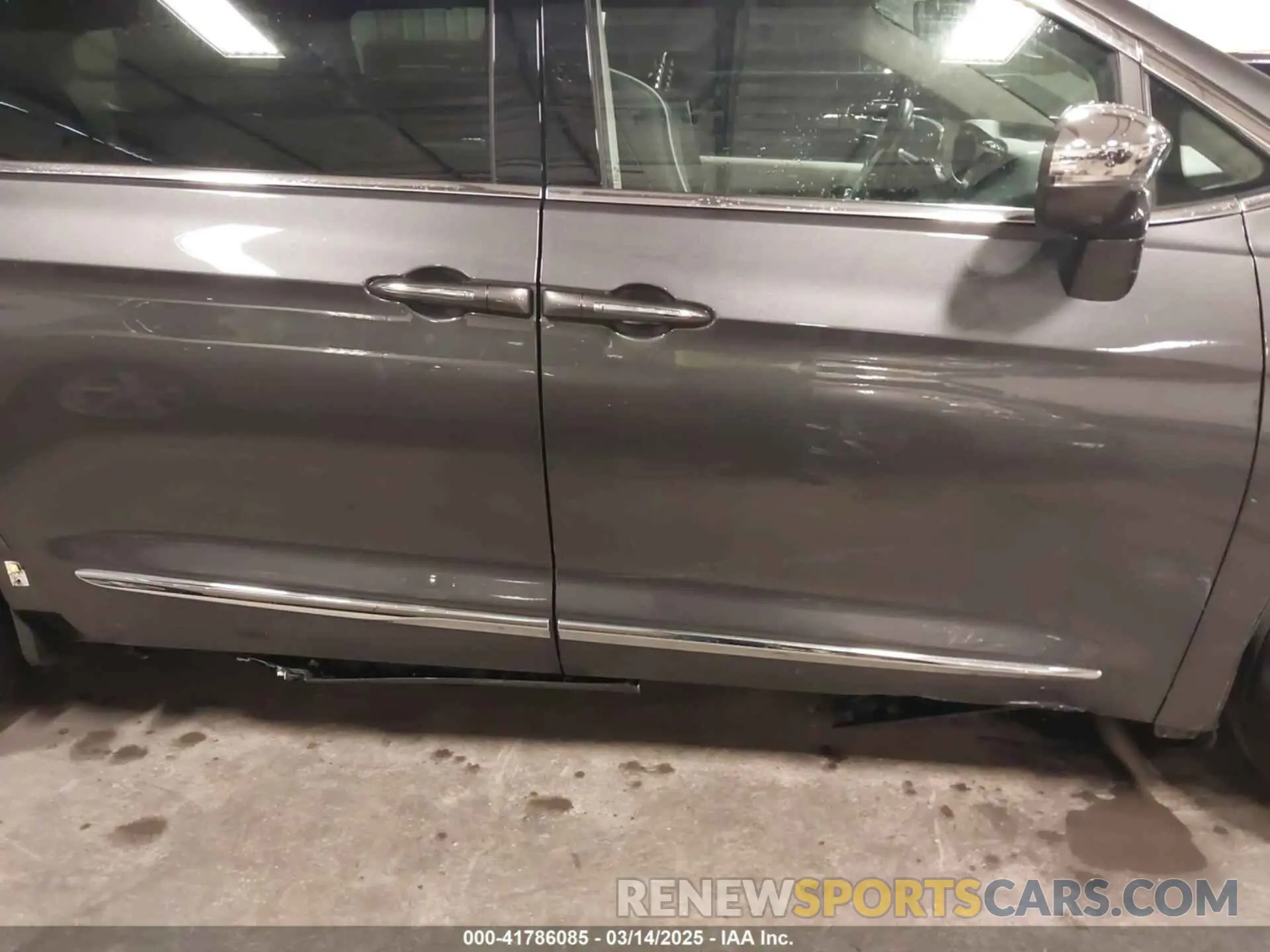 21 Photograph of a damaged car 2C4RC3GG7NR222826 CHRYSLER PACIFICA 2022
