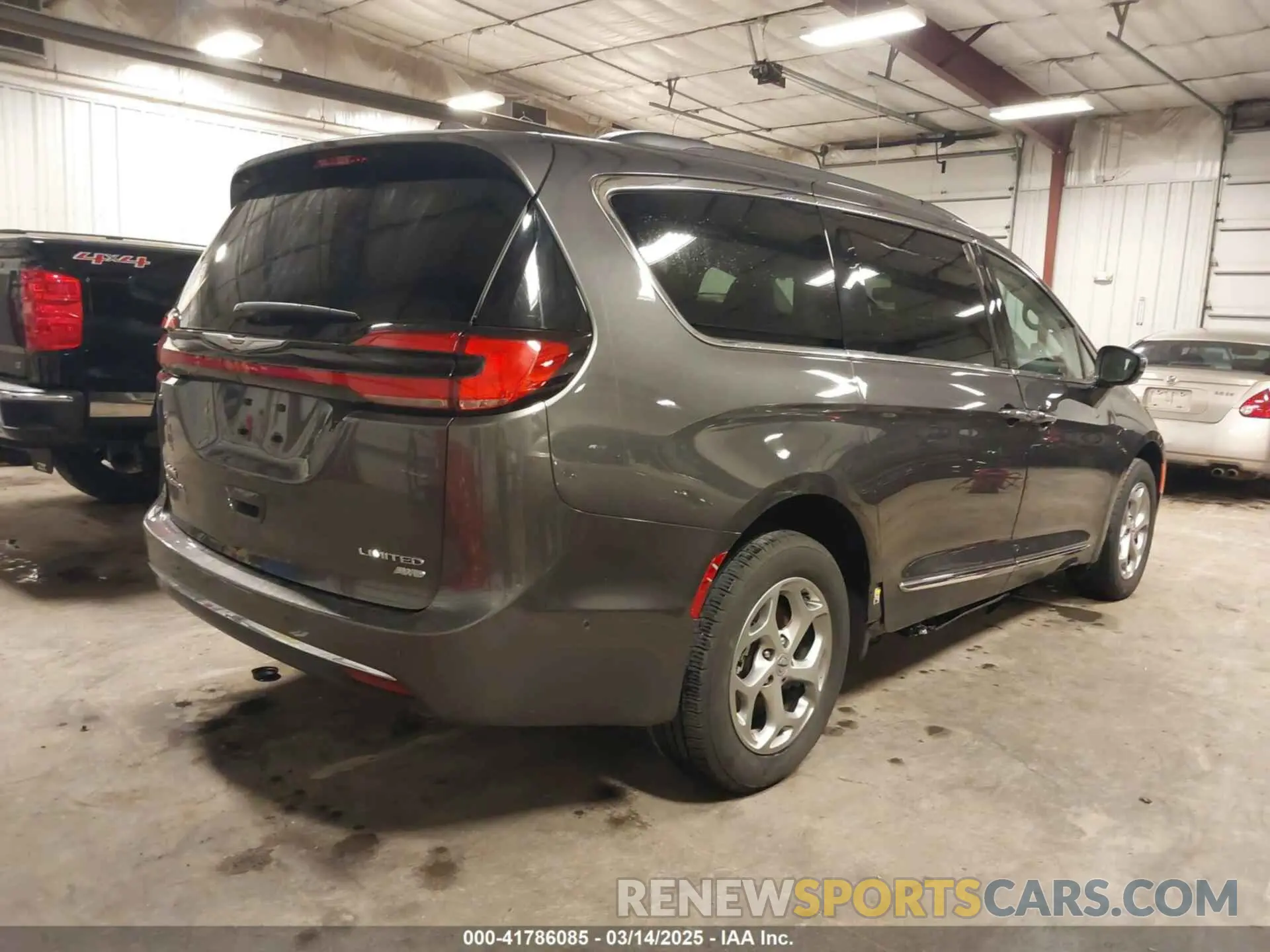 4 Photograph of a damaged car 2C4RC3GG7NR222826 CHRYSLER PACIFICA 2022