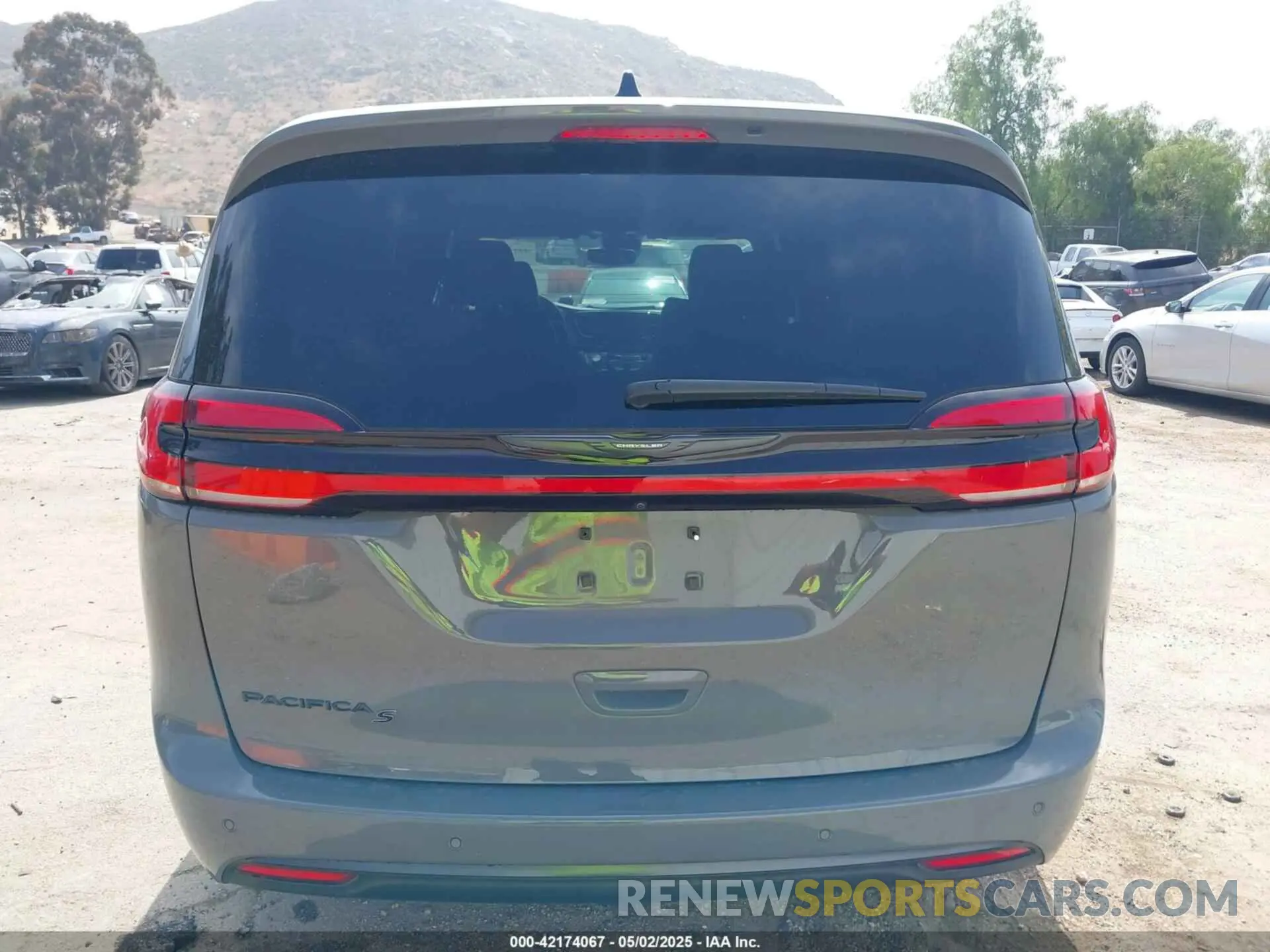 16 Photograph of a damaged car 2C4RC1BG0PR517961 CHRYSLER PACIFICA 2023