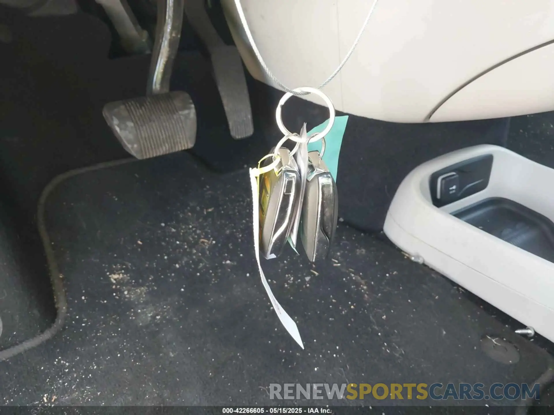 11 Photograph of a damaged car 2C4RC1BG0PR536493 CHRYSLER PACIFICA 2023