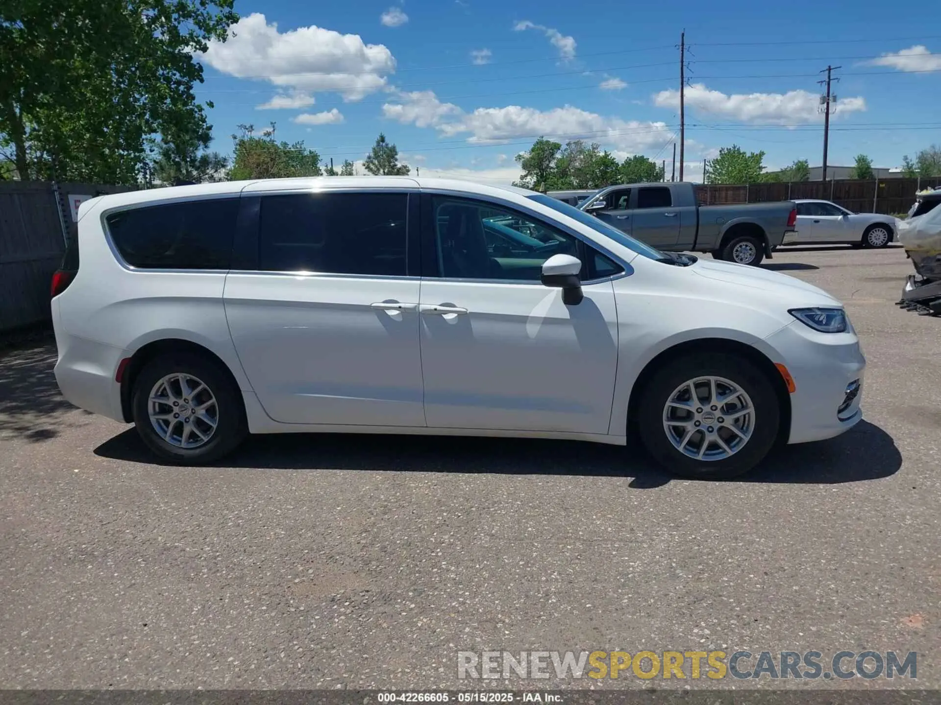 13 Photograph of a damaged car 2C4RC1BG0PR536493 CHRYSLER PACIFICA 2023