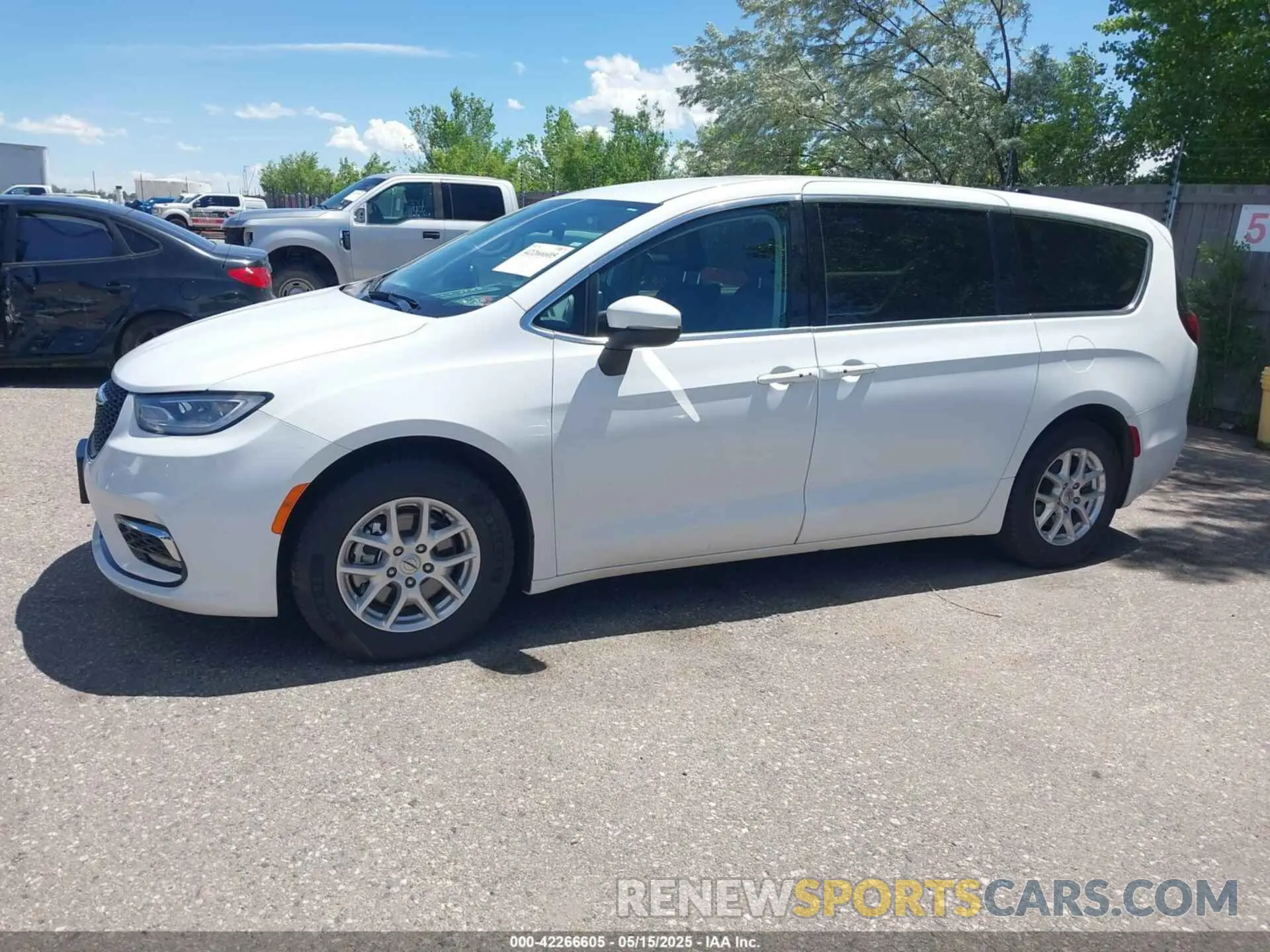 14 Photograph of a damaged car 2C4RC1BG0PR536493 CHRYSLER PACIFICA 2023
