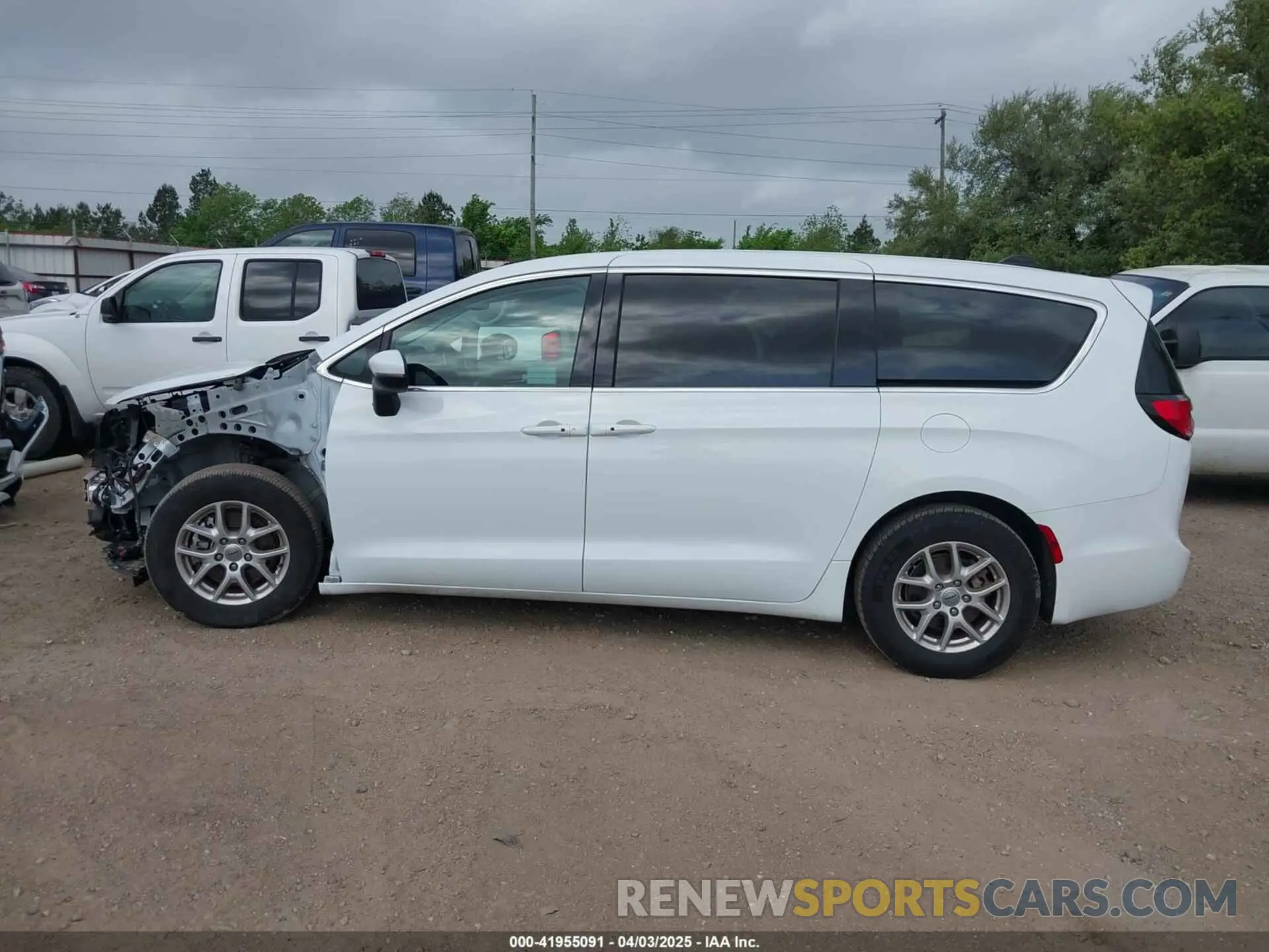 15 Photograph of a damaged car 2C4RC1BG0PR578095 CHRYSLER PACIFICA 2023