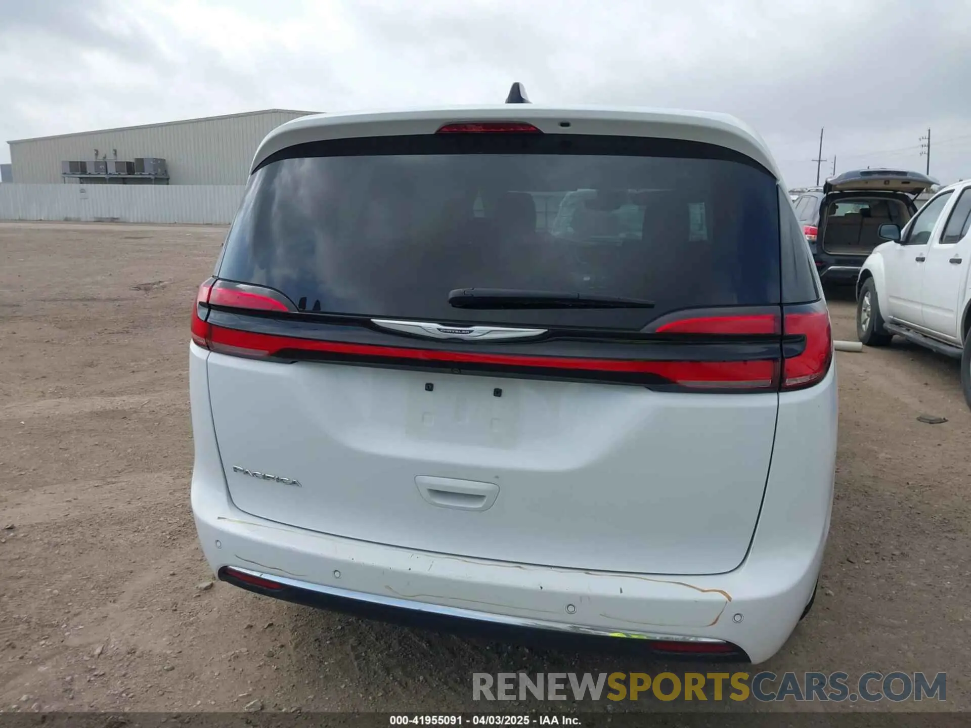 17 Photograph of a damaged car 2C4RC1BG0PR578095 CHRYSLER PACIFICA 2023
