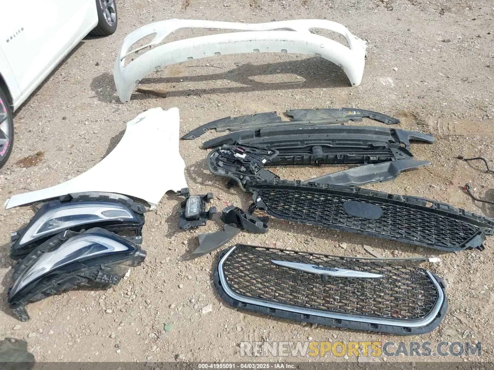 18 Photograph of a damaged car 2C4RC1BG0PR578095 CHRYSLER PACIFICA 2023