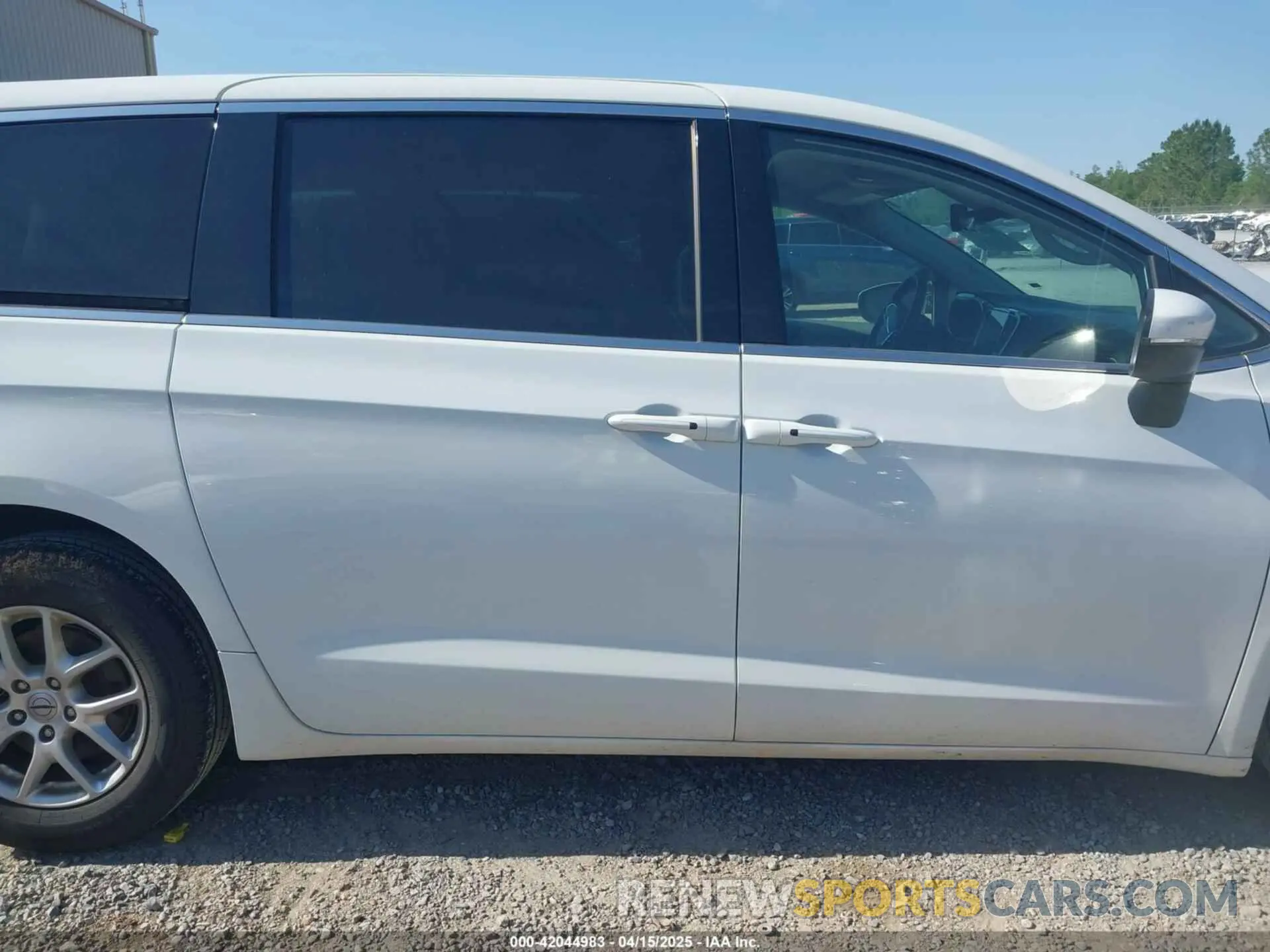 13 Photograph of a damaged car 2C4RC1BG0PR616151 CHRYSLER PACIFICA 2023